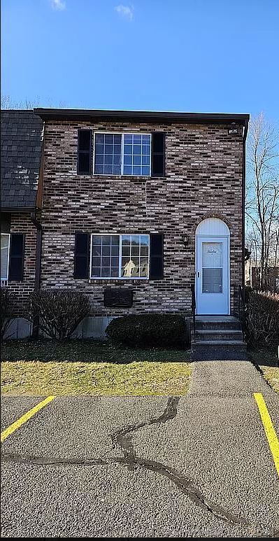 View Waterbury, CT 06705 townhome