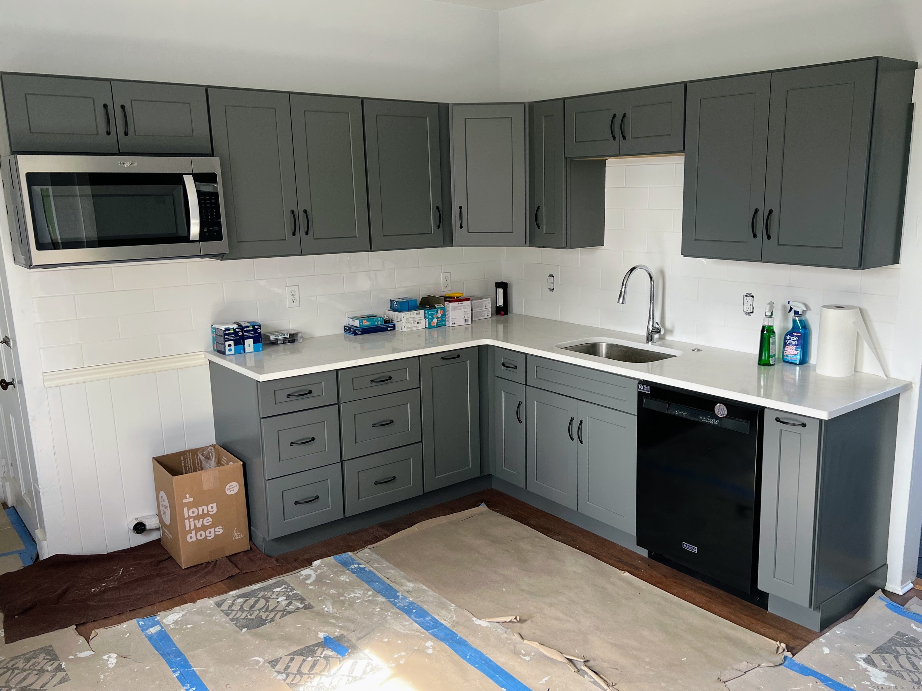 Granby, Connecticut 06035, United States, 2 Bedrooms Bedrooms, ,1 BathroomBathrooms,Residential,Pending,83980