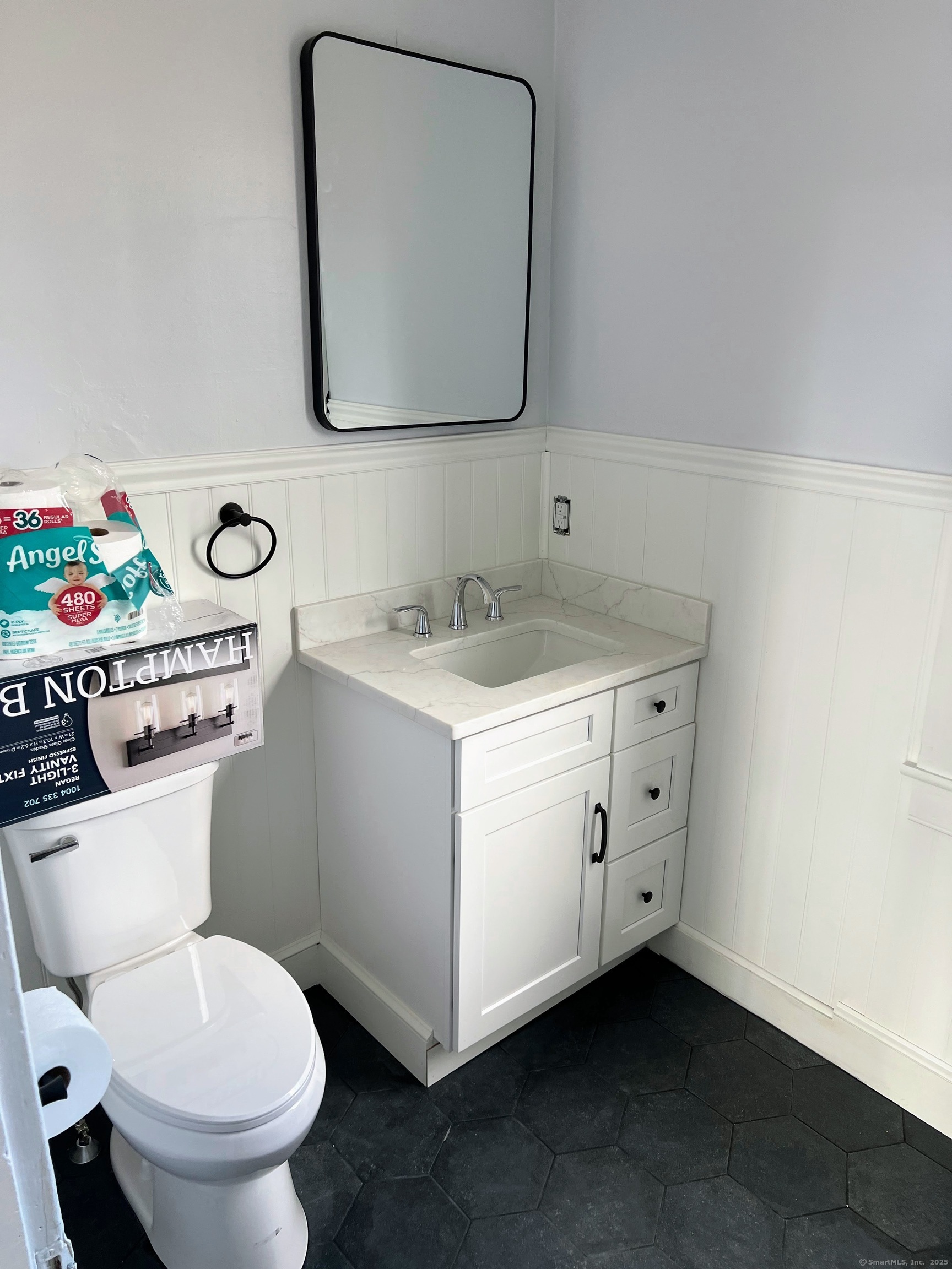 Granby, Connecticut 06035, United States, 2 Bedrooms Bedrooms, ,1 BathroomBathrooms,Residential,Pending,83980