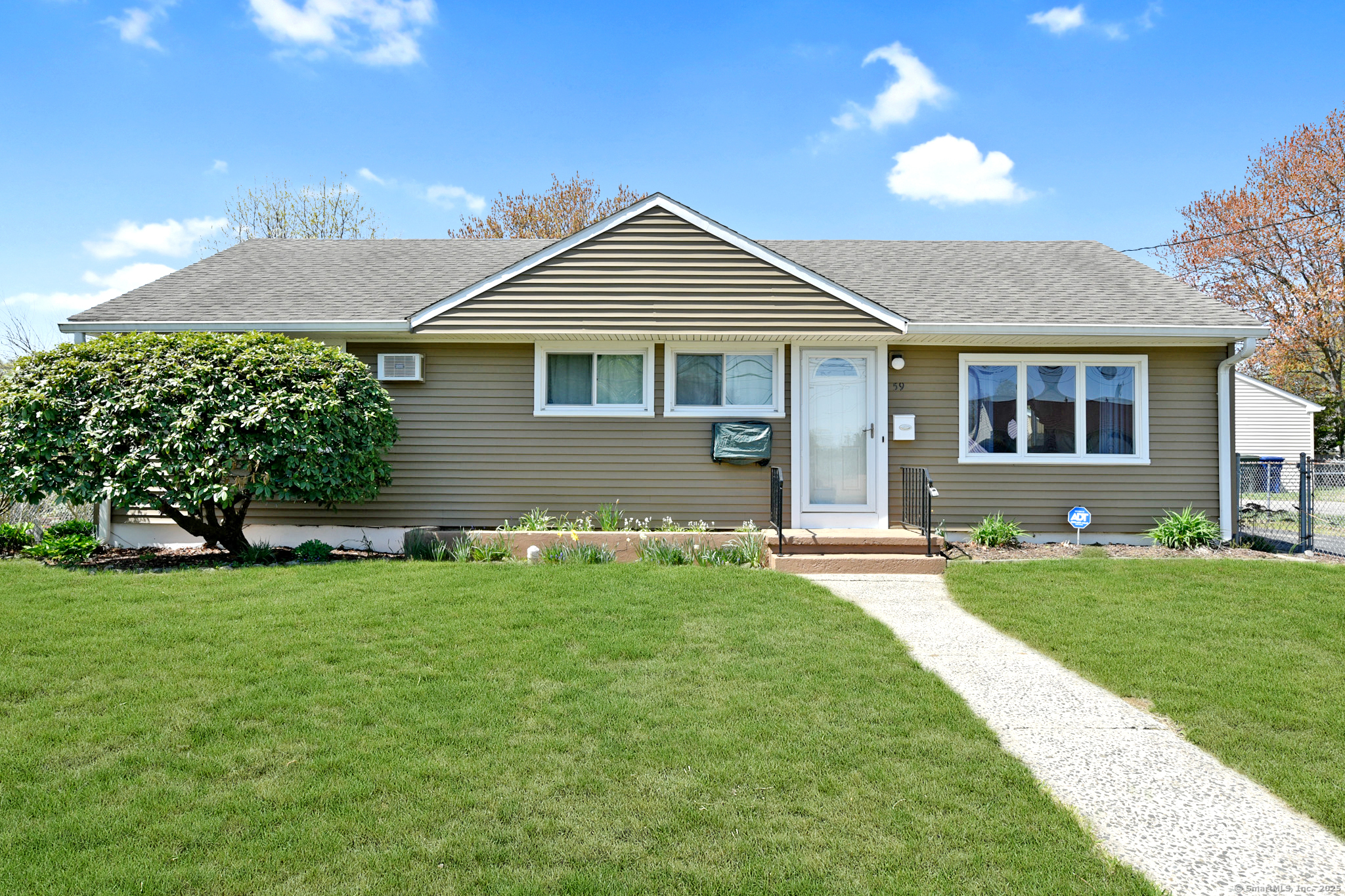 Property for Sale at Leonard Drive, Bridgeport, Connecticut - Bedrooms: 3 
Bathrooms: 1 
Rooms: 6  - $399,000