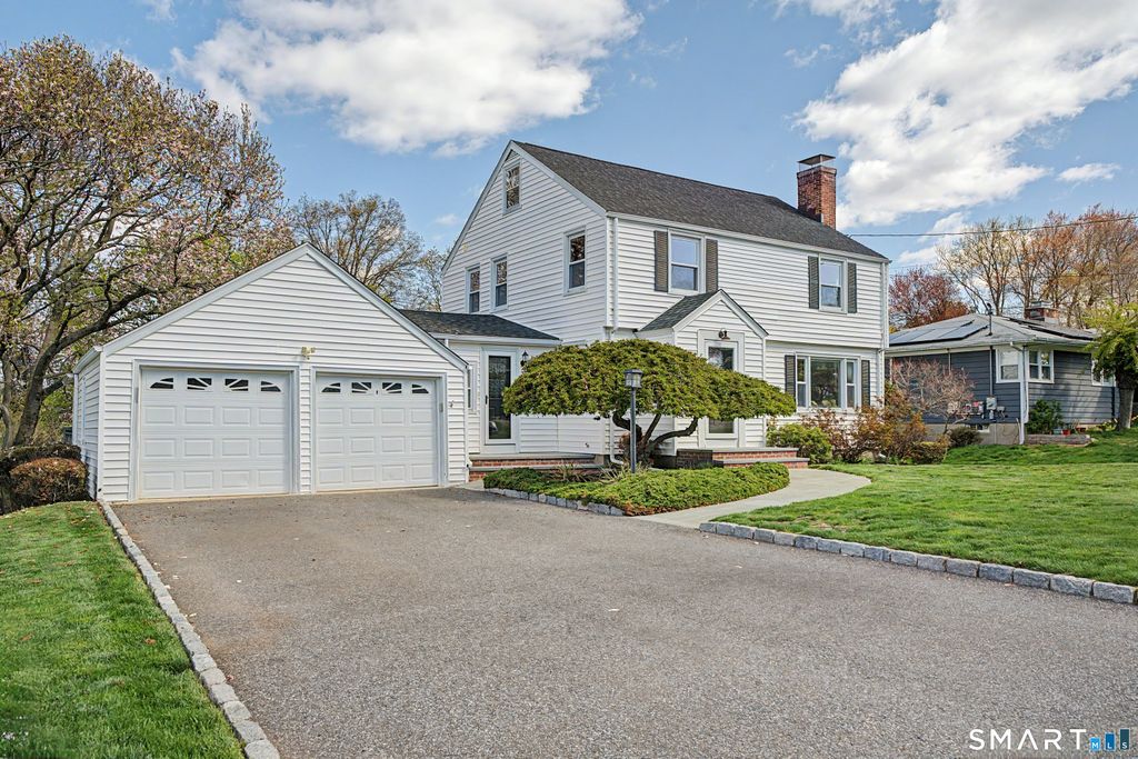 Photo of 128 Ann Terrace, Stratford, CT 06615 (MLS # 24169866)