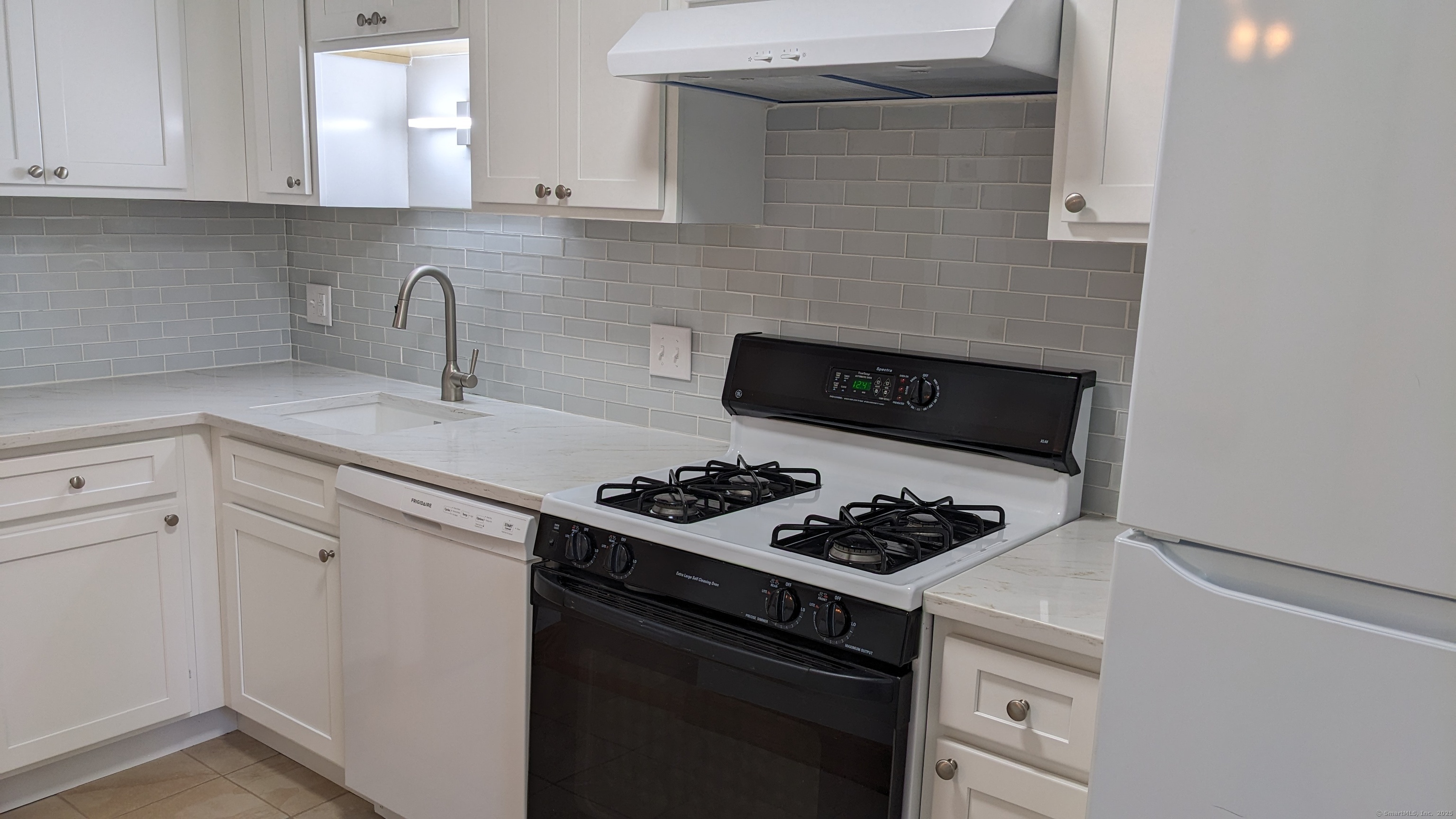 Hamden, Connecticut 06518, United States, 2 Bedrooms Bedrooms, ,2 BathroomsBathrooms,Residential,Active,176114