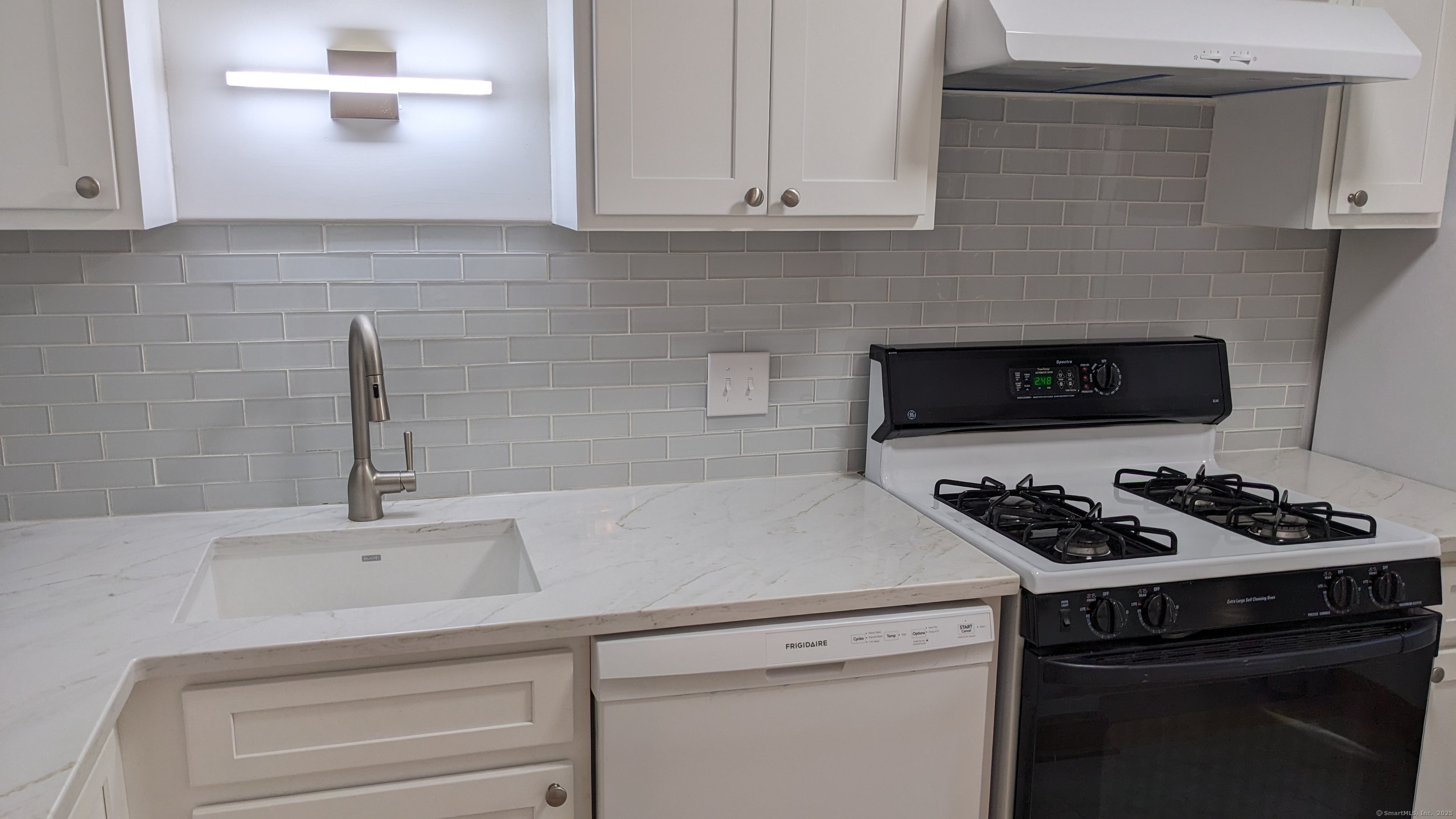 Hamden, Connecticut 06518, United States, 2 Bedrooms Bedrooms, ,2 BathroomsBathrooms,Residential,Active,176114