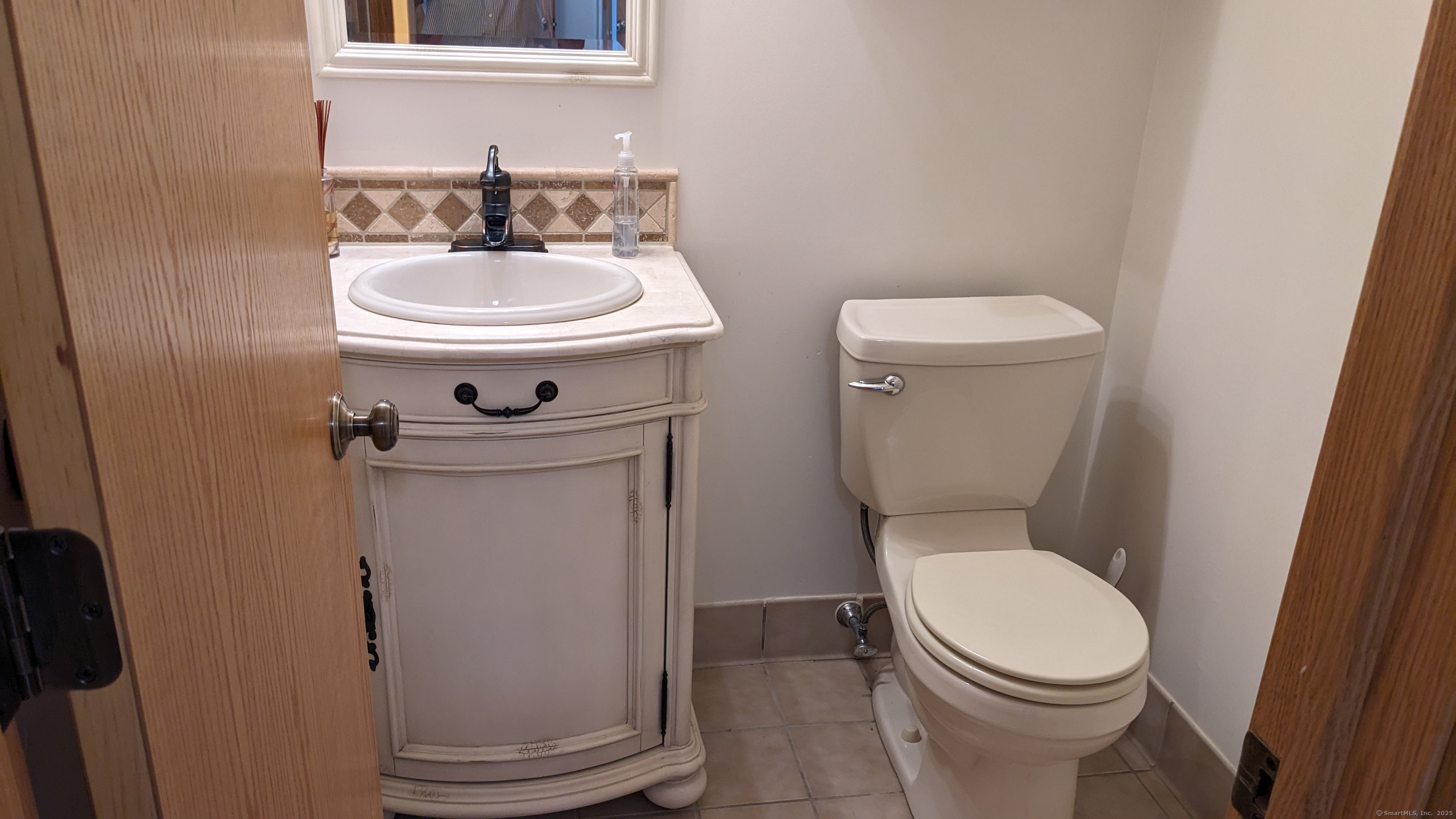 Hamden, Connecticut 06518, United States, 2 Bedrooms Bedrooms, ,2 BathroomsBathrooms,Residential,Active,176114