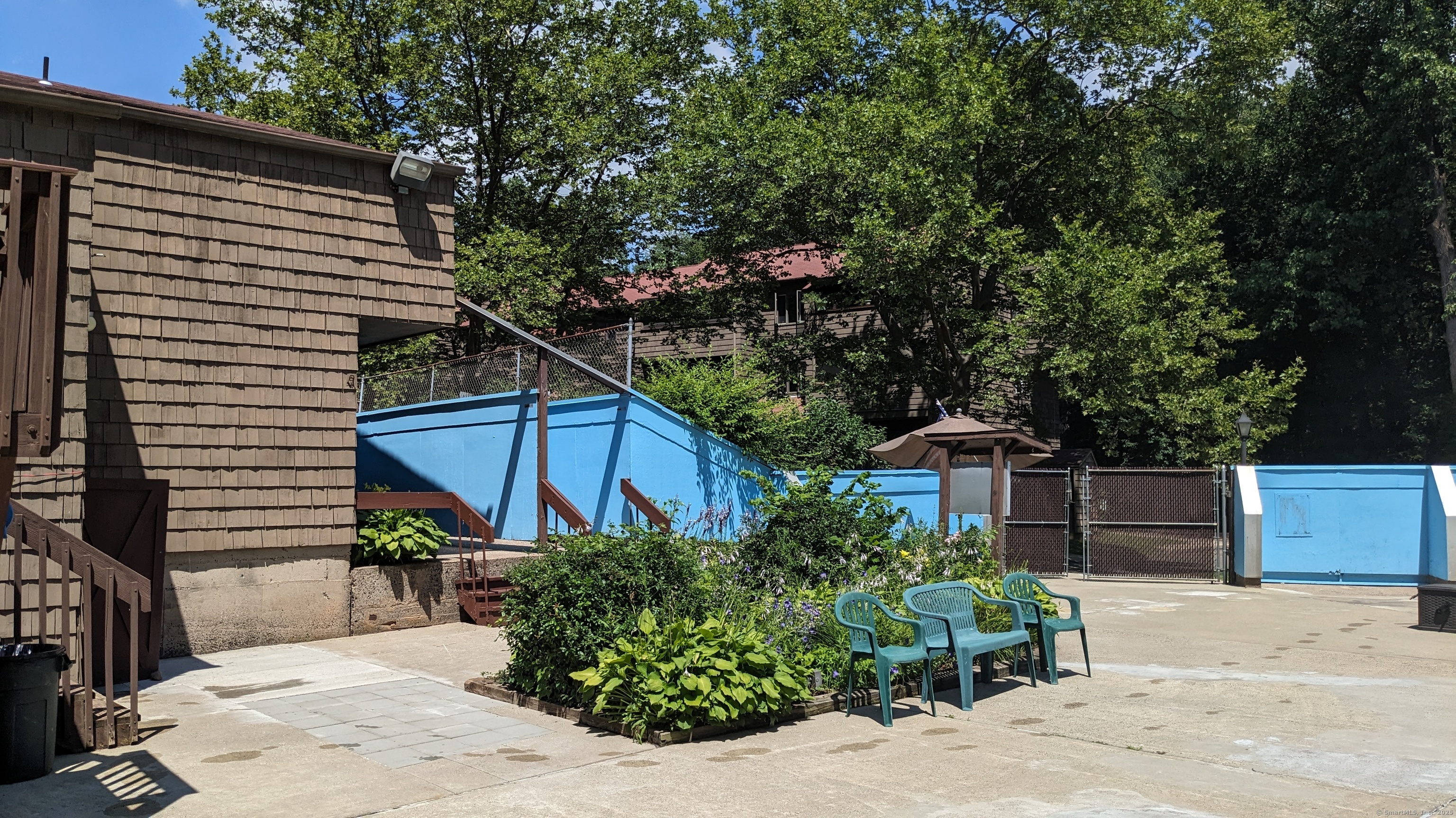 Hamden, Connecticut 06518, United States, 2 Bedrooms Bedrooms, ,2 BathroomsBathrooms,Residential,Active,176114