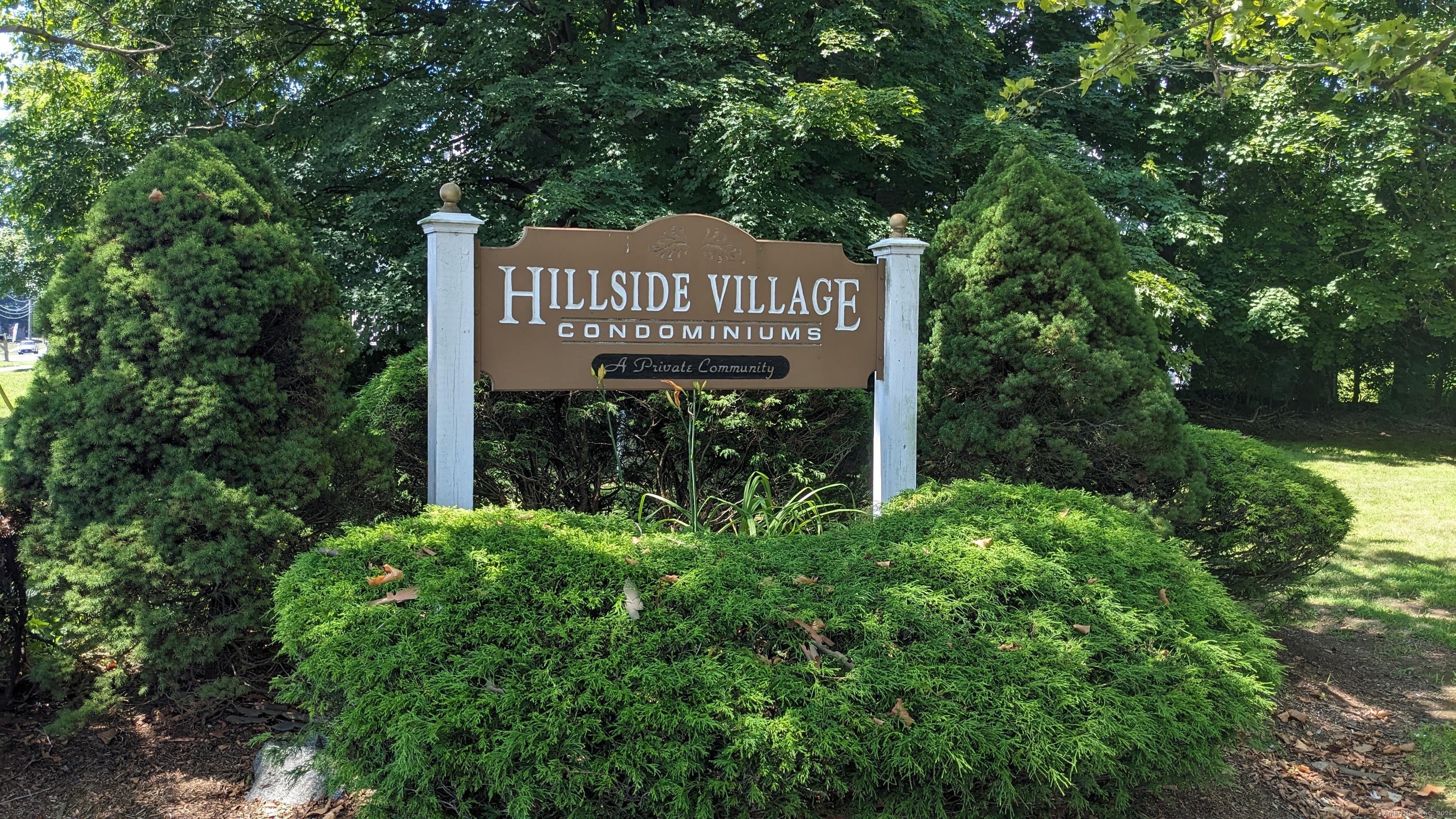 Hamden, Connecticut 06518, United States, 2 Bedrooms Bedrooms, ,2 BathroomsBathrooms,Residential,Active,176114