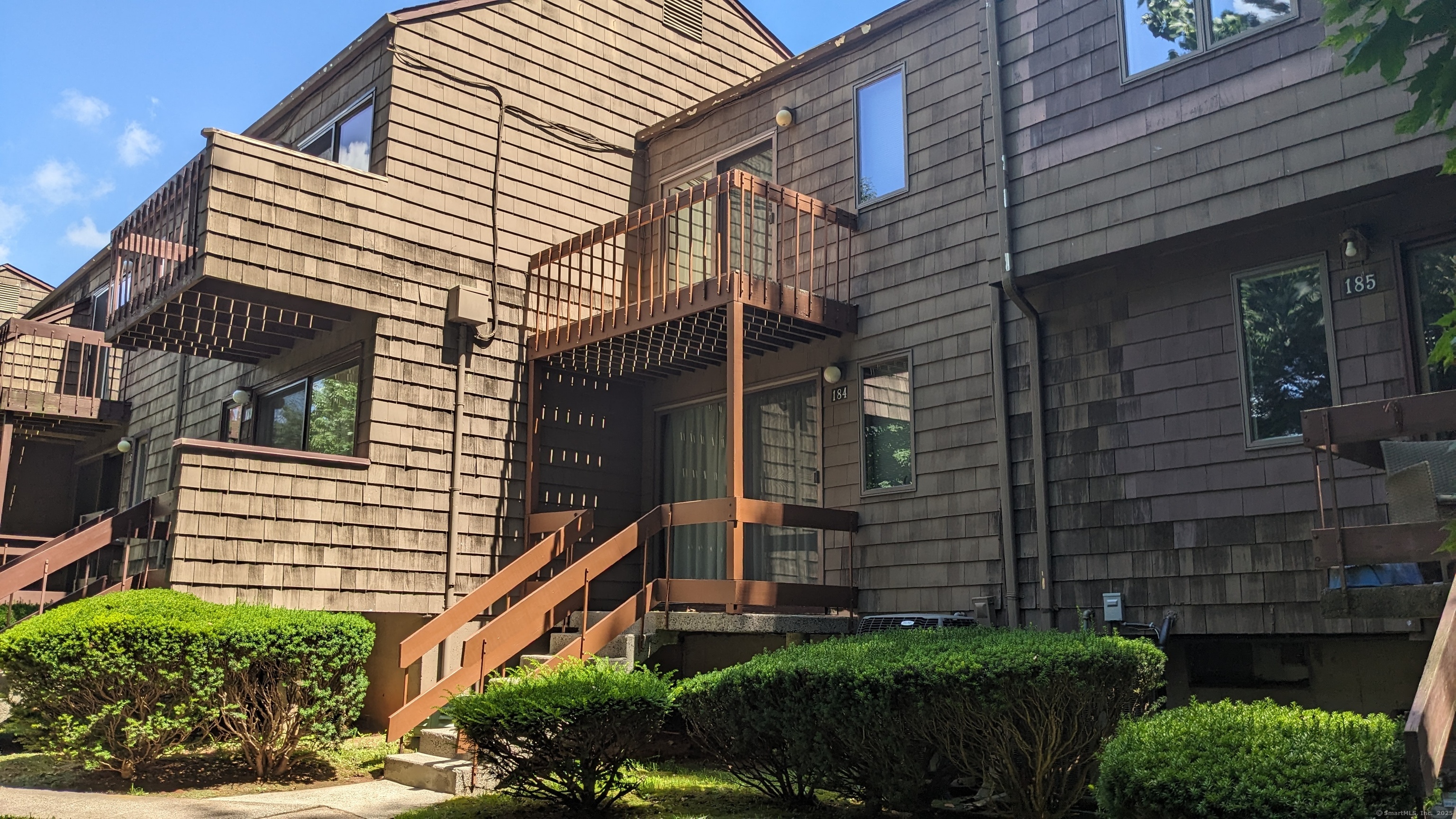 Hamden, Connecticut 06518, United States, 2 Bedrooms Bedrooms, ,2 BathroomsBathrooms,Residential,Active,176114