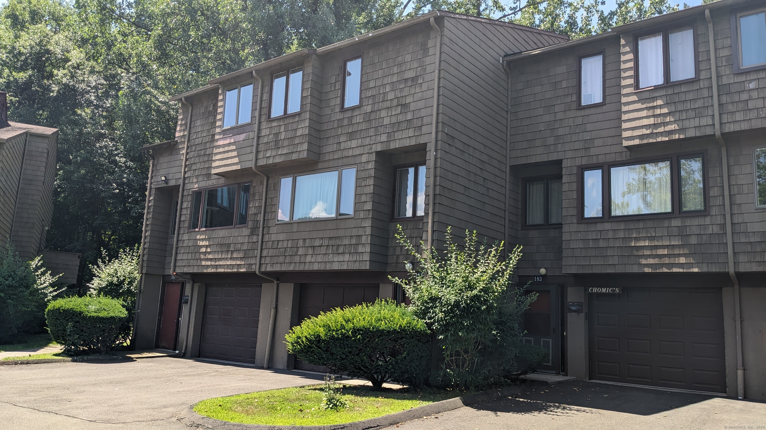 Hamden, Connecticut 06518, United States, 2 Bedrooms Bedrooms, ,2 BathroomsBathrooms,Residential,Active,176114