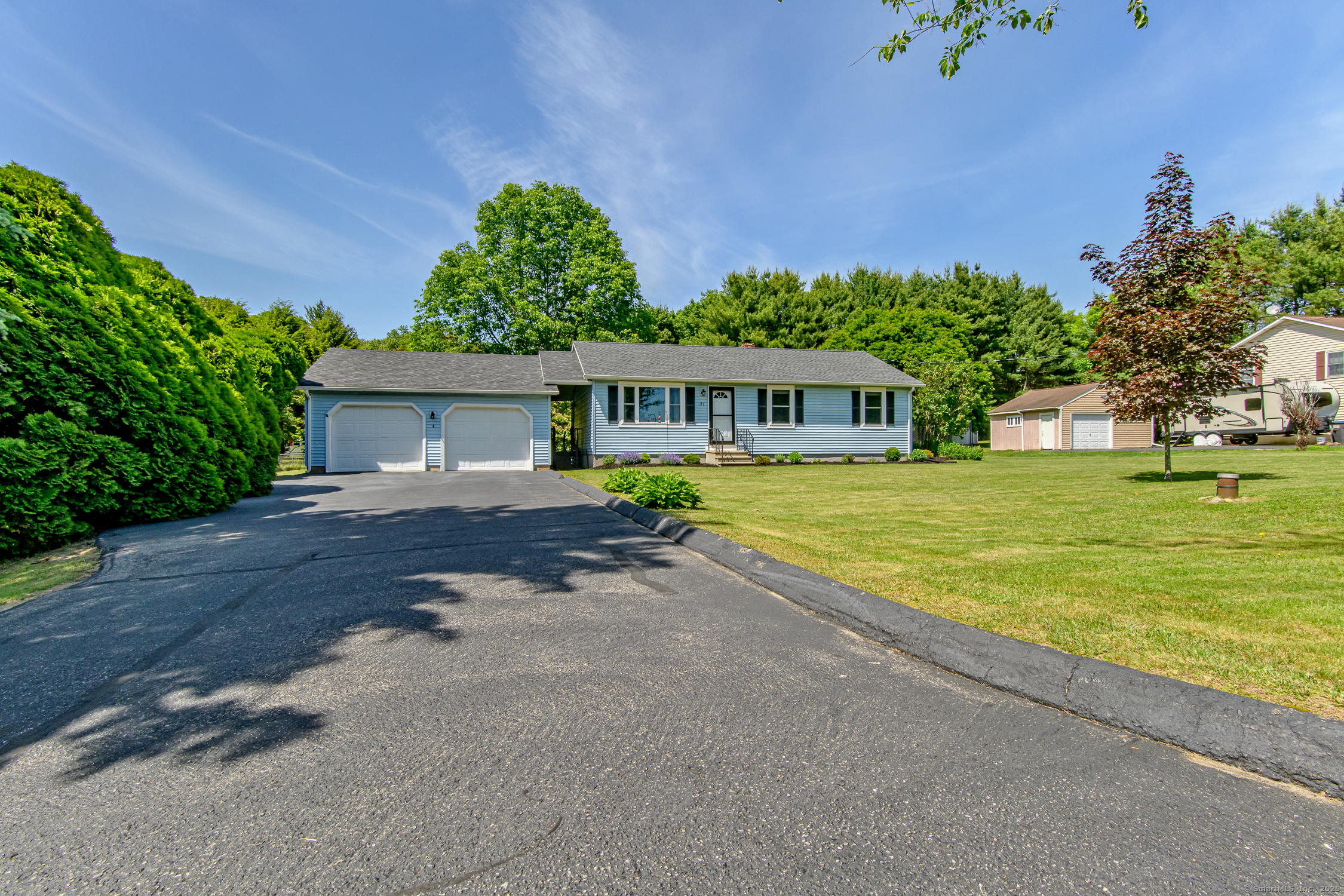 Woodstock, Connecticut 06281, United States, 3 Bedrooms Bedrooms, ,1 BathroomBathrooms,Residential,Pending,155890