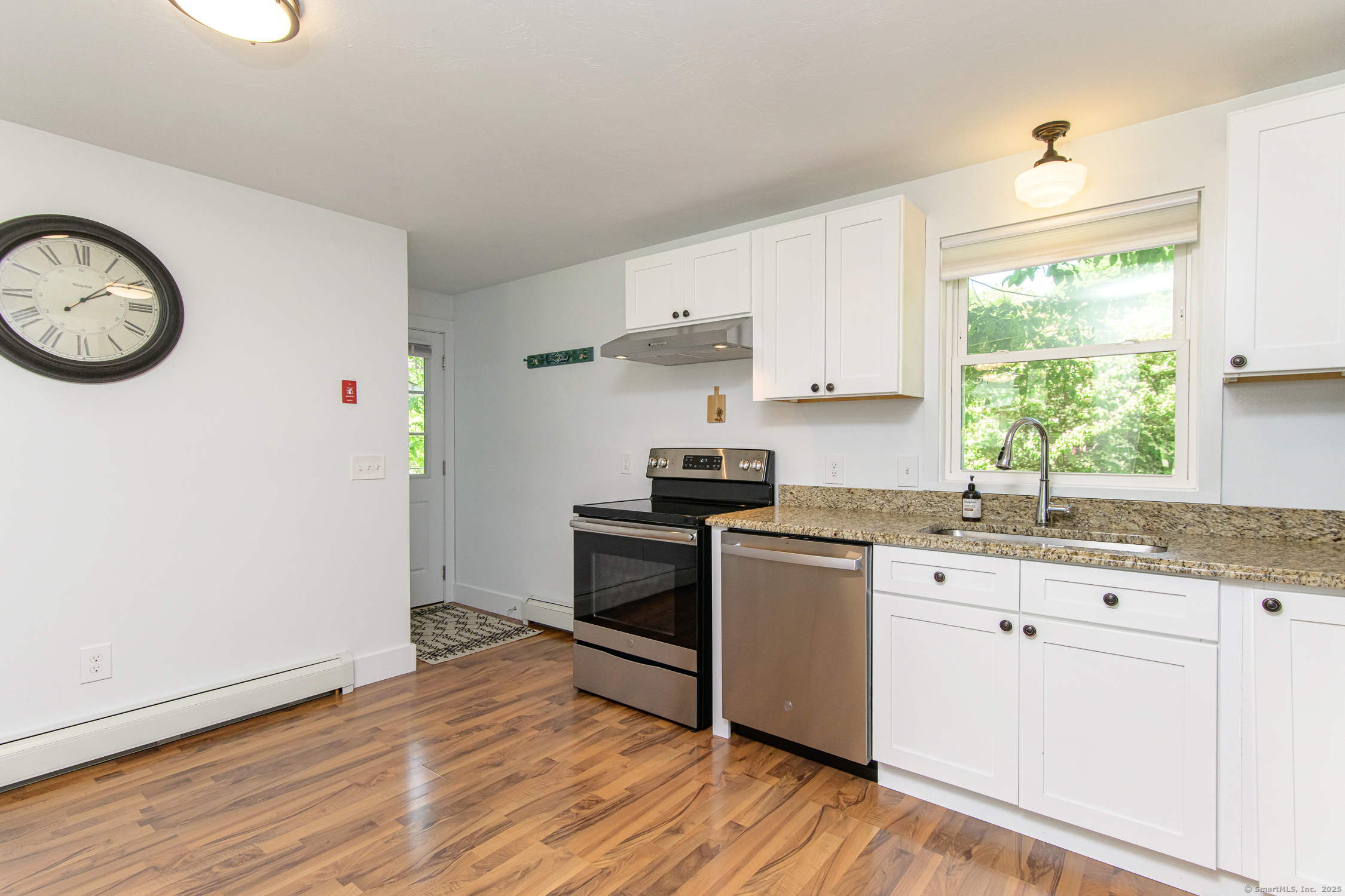 Woodstock, Connecticut 06281, United States, 3 Bedrooms Bedrooms, ,1 BathroomBathrooms,Residential,Pending,155890