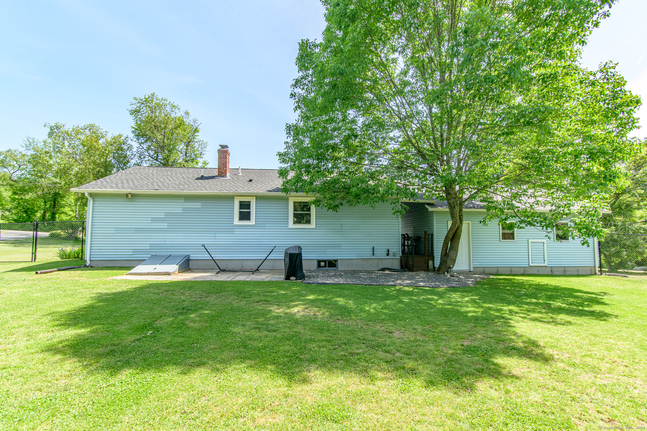 Woodstock, Connecticut 06281, United States, 3 Bedrooms Bedrooms, ,1 BathroomBathrooms,Residential,Pending,155890