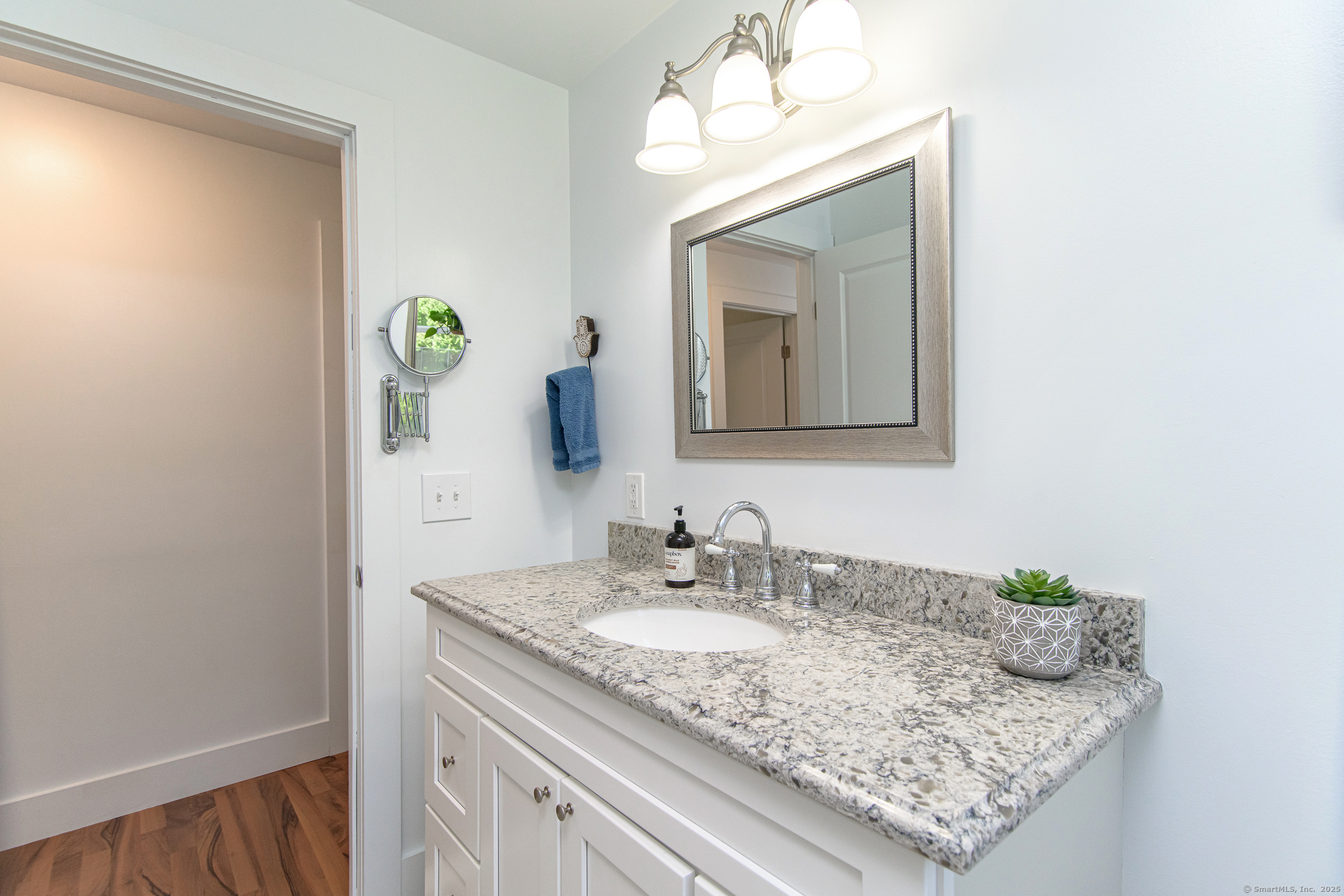 Woodstock, Connecticut 06281, United States, 3 Bedrooms Bedrooms, ,1 BathroomBathrooms,Residential,Pending,155890