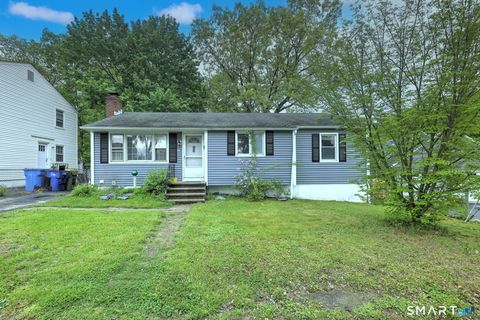 Photo of 14 Horseshoe Drive, Waterbury, CT 06706 (MLS # 24175011)
