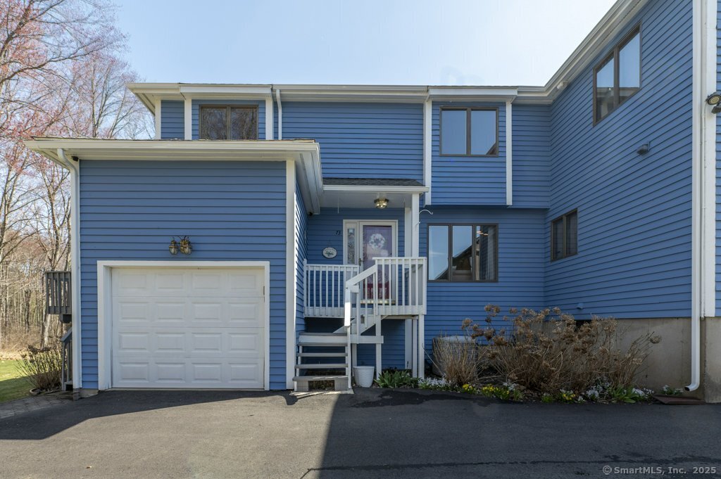 Mark Drive, Southington, Connecticut - 3 Bedrooms  
3 Bathrooms  
7 Rooms - 