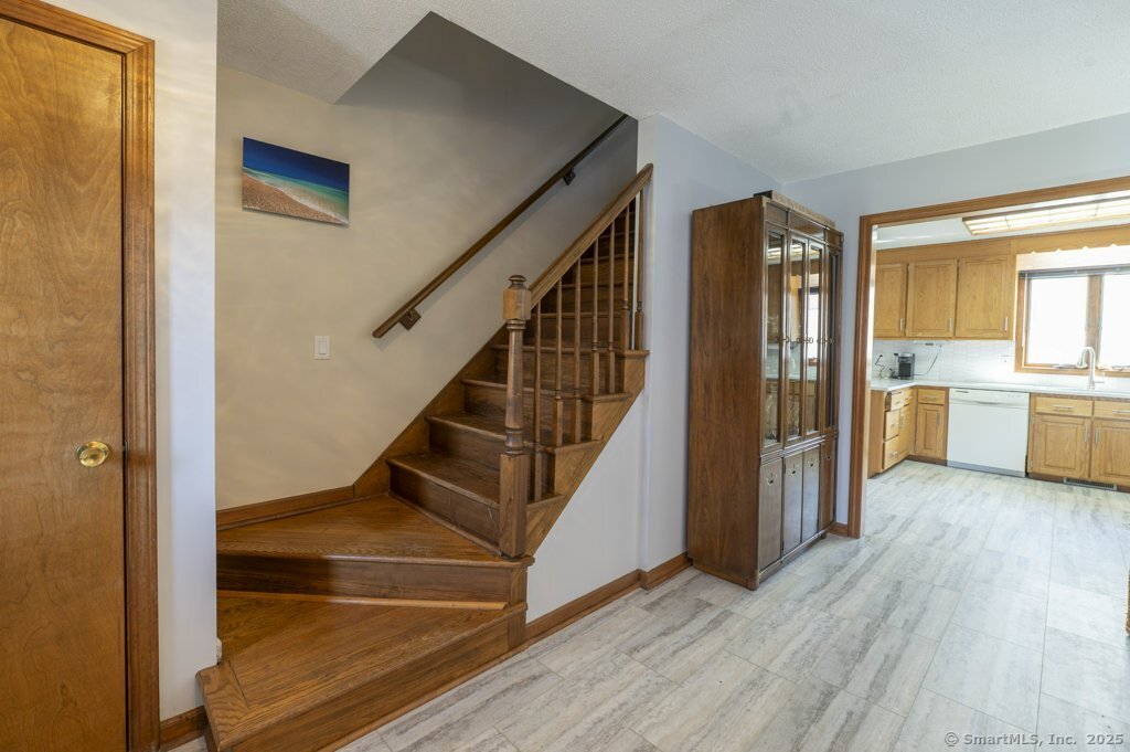 73 Mark Drive, Southington, Connecticut image 9