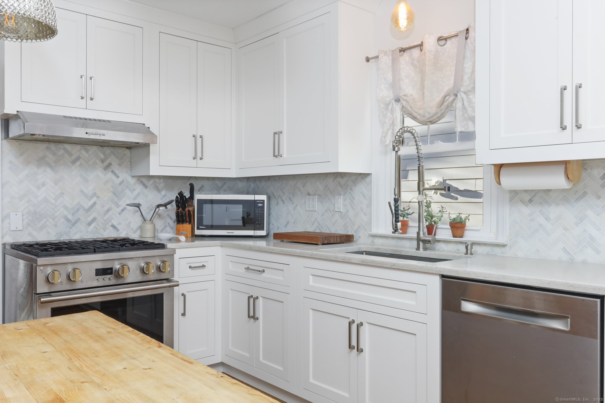 Greenwich, Connecticut 06807, United States, 4 Bedrooms Bedrooms, ,4 BathroomsBathrooms,Residential,Active,102779