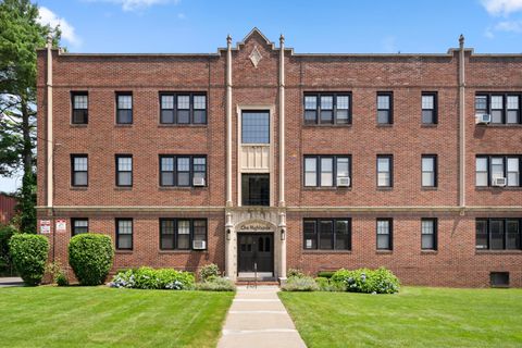 Photo of 6 Highland Street #C1, West Hartford, CT 06119 (MLS # 24136452)