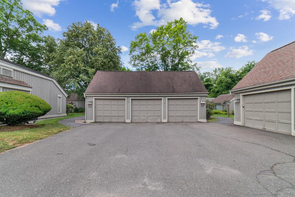 650 Heritage Village #B, Southbury, Connecticut image 24