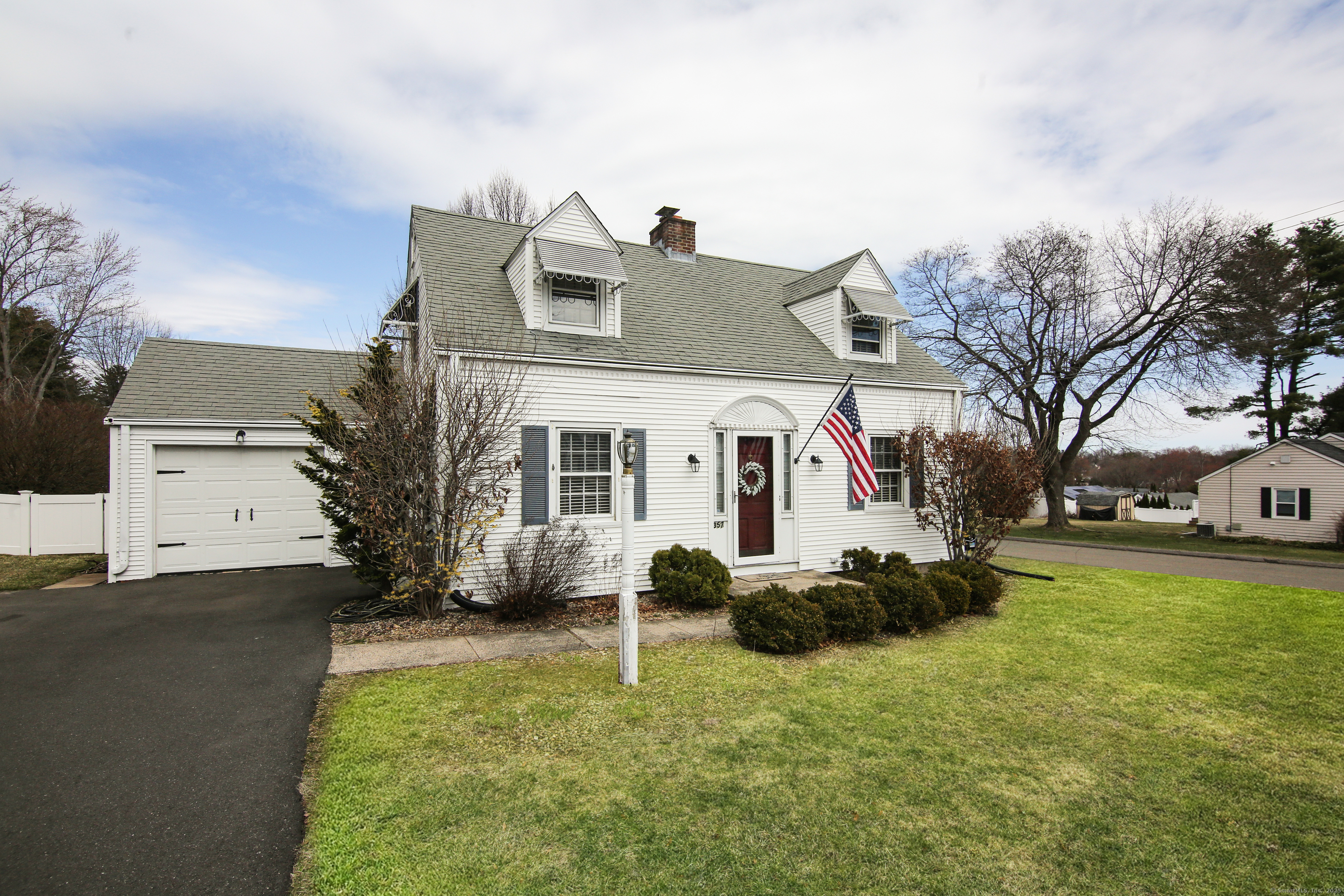 Prospect Street, Wethersfield, Connecticut - 2 Bedrooms  
2 Bathrooms  
6 Rooms - 