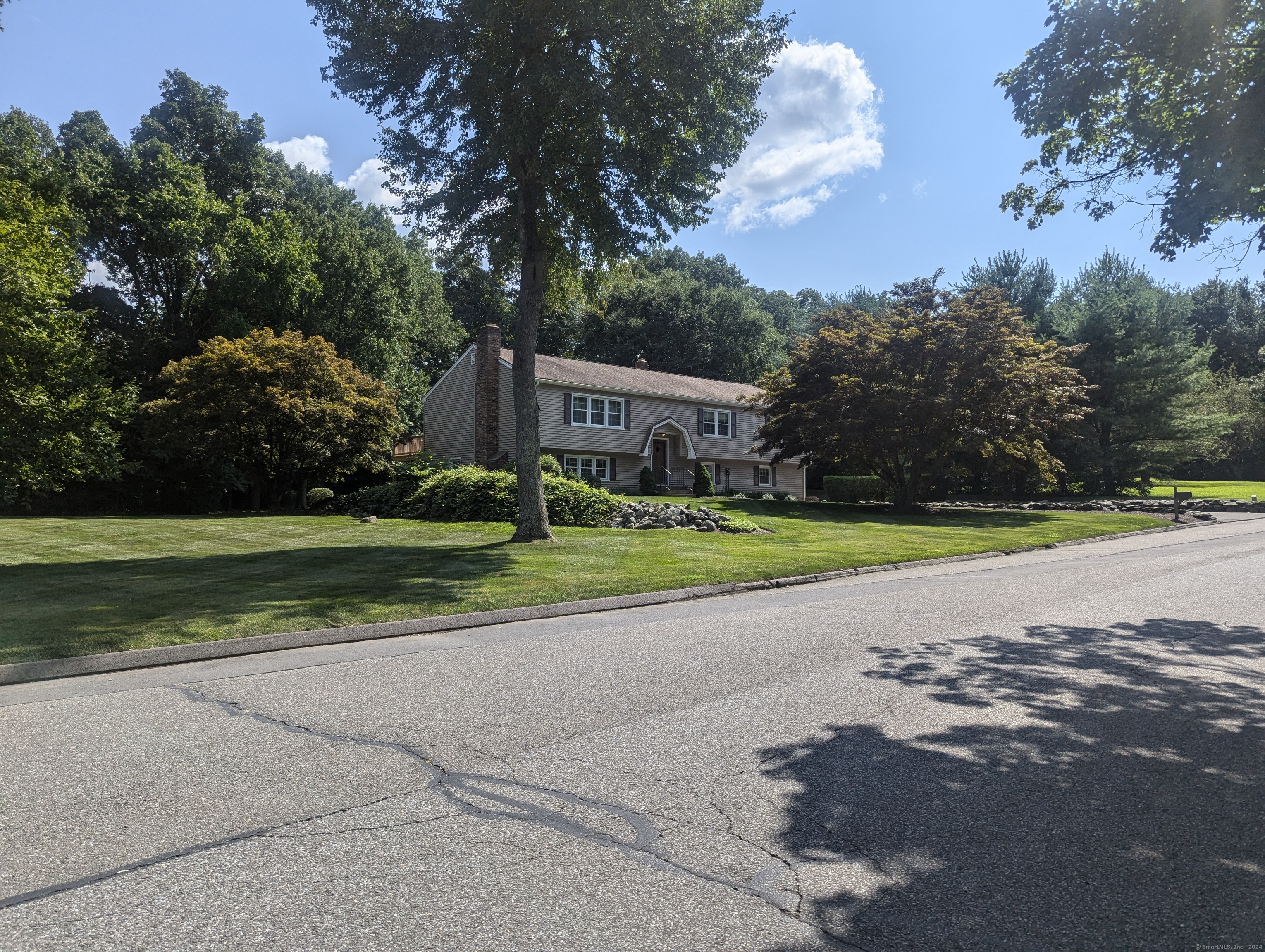 Property for Sale at 128 Woodlawn Road, Monroe, Connecticut - Bedrooms: 4 
Bathrooms: 3 
Rooms: 11  - $699,000