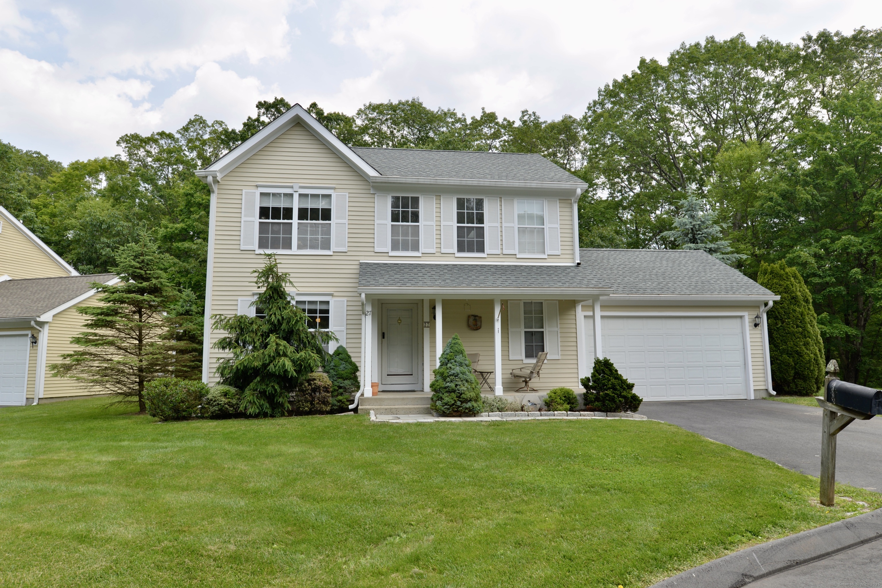 Indian Hill Road 27, Monroe, Connecticut - 2 Bedrooms  
2 Bathrooms  
5 Rooms - 