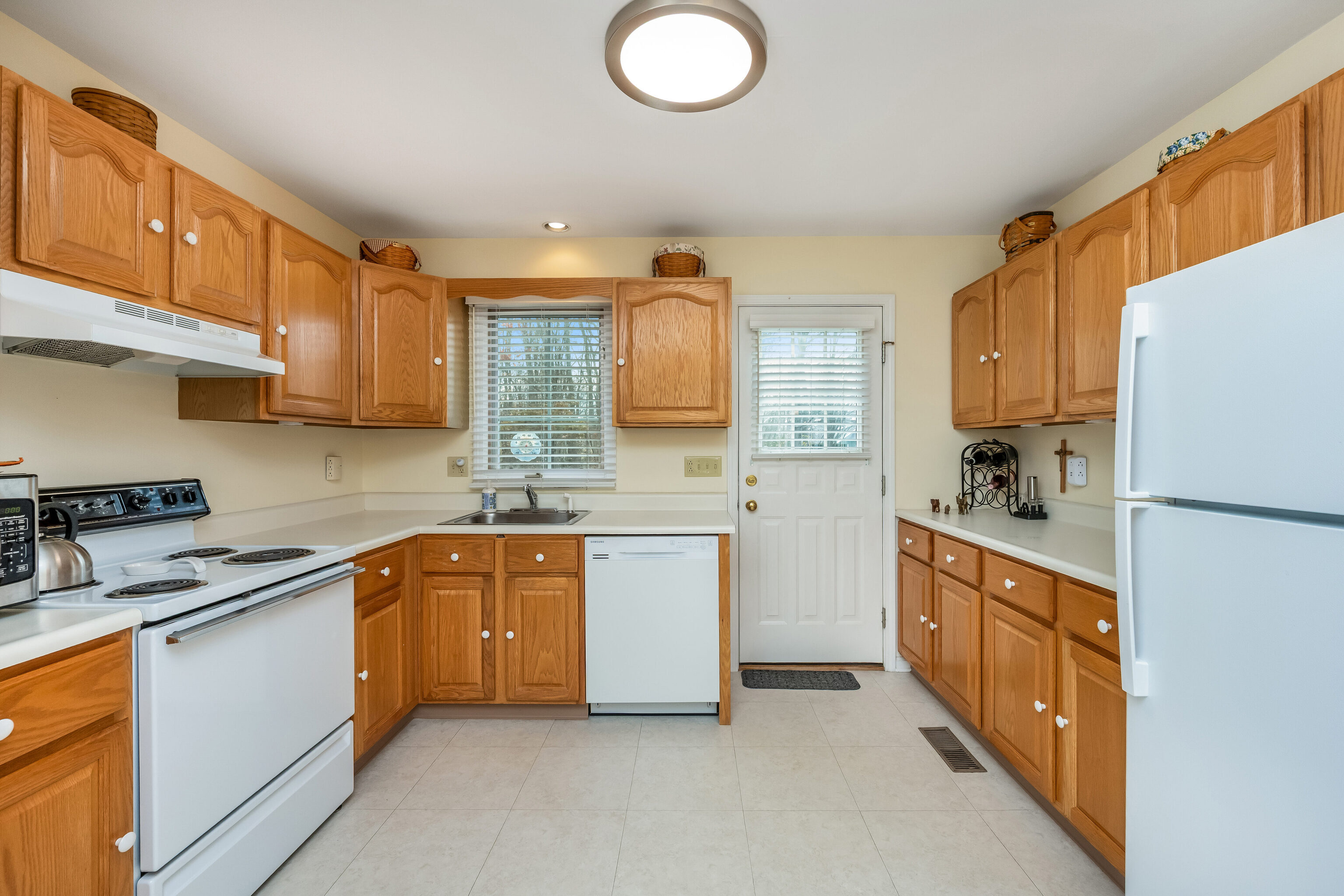 Monroe, Connecticut 06468, United States, 1 Bedroom Bedrooms, ,2 BathroomsBathrooms,Residential,Coming Soon,240872