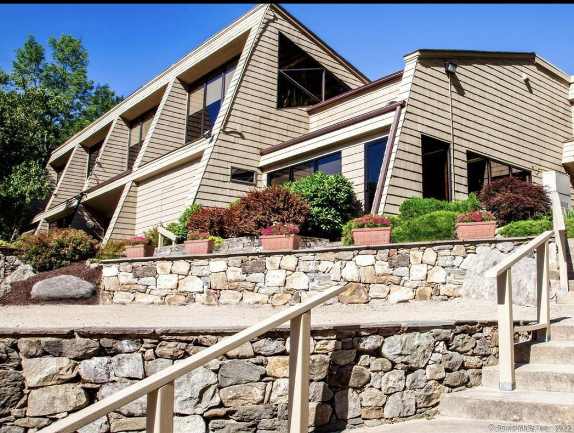 213 Ledge Drive 213