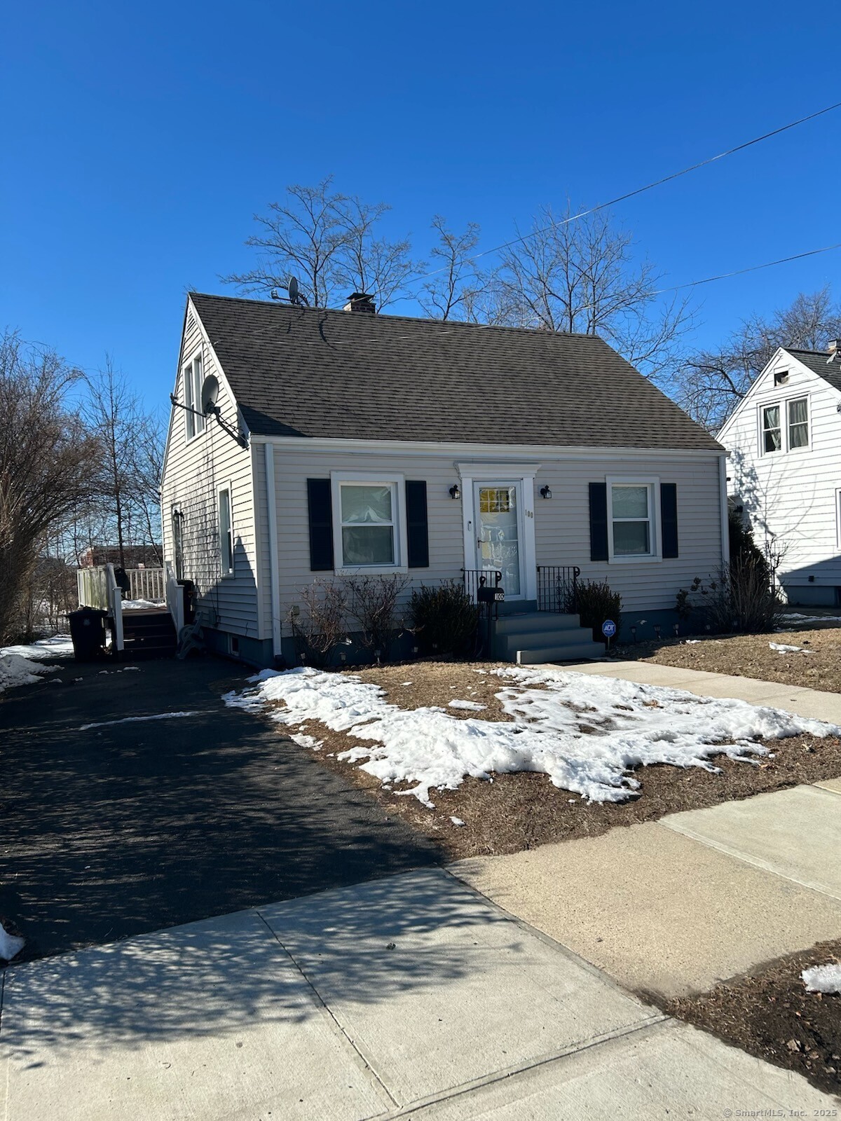 Woodward Avenue, New Haven, Connecticut - 4 Bedrooms  
2 Bathrooms  
6 Rooms - 