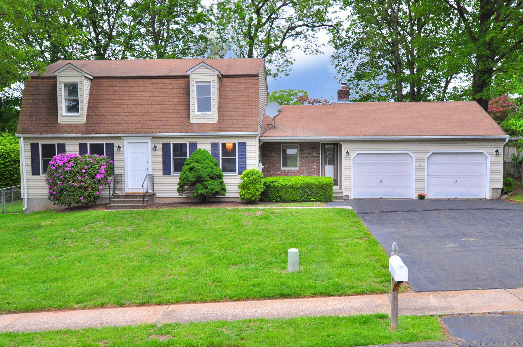 Jennifer Road, Bristol, Connecticut - 4 Bedrooms  
3 Bathrooms  
8 Rooms - 