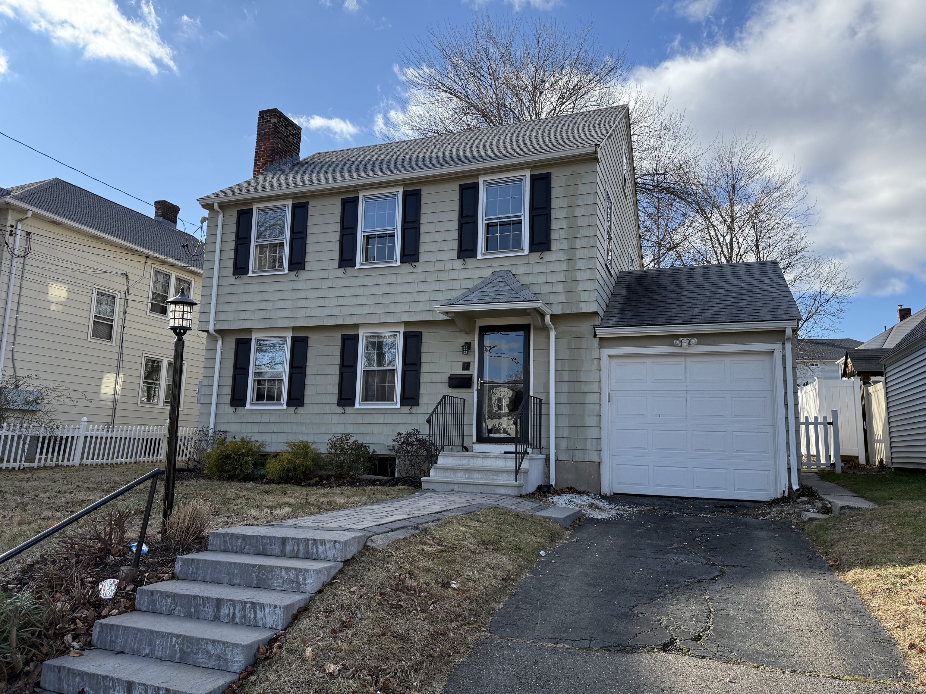 Rental Property at 11 Acadia Street, West Hartford, Connecticut - Bedrooms: 3 
Bathrooms: 2 
Rooms: 6  - $2,700 MO.