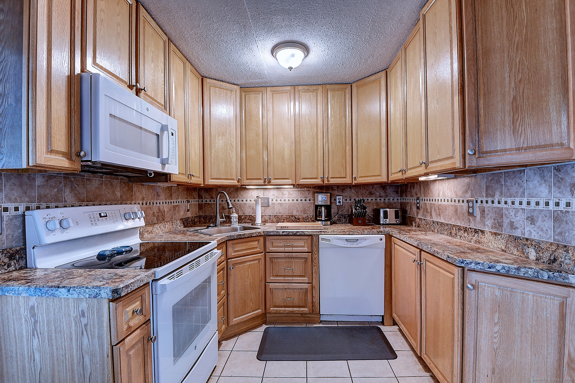 246 Oconnell Drive, East Hartford, Connecticut image 2