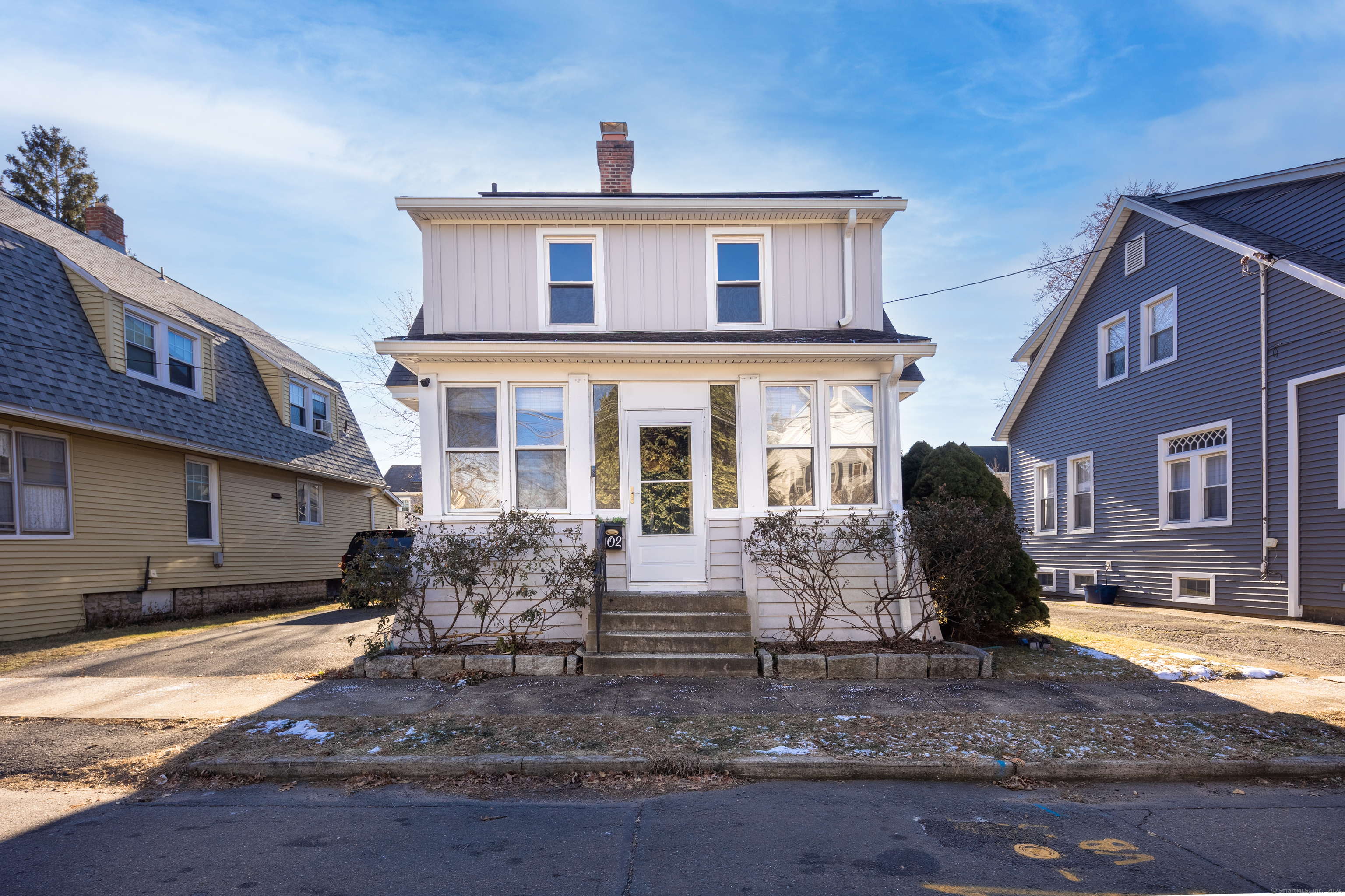 Hawthorne Avenue, Hamden, Connecticut - 4 Bedrooms  
2 Bathrooms  
7 Rooms - 