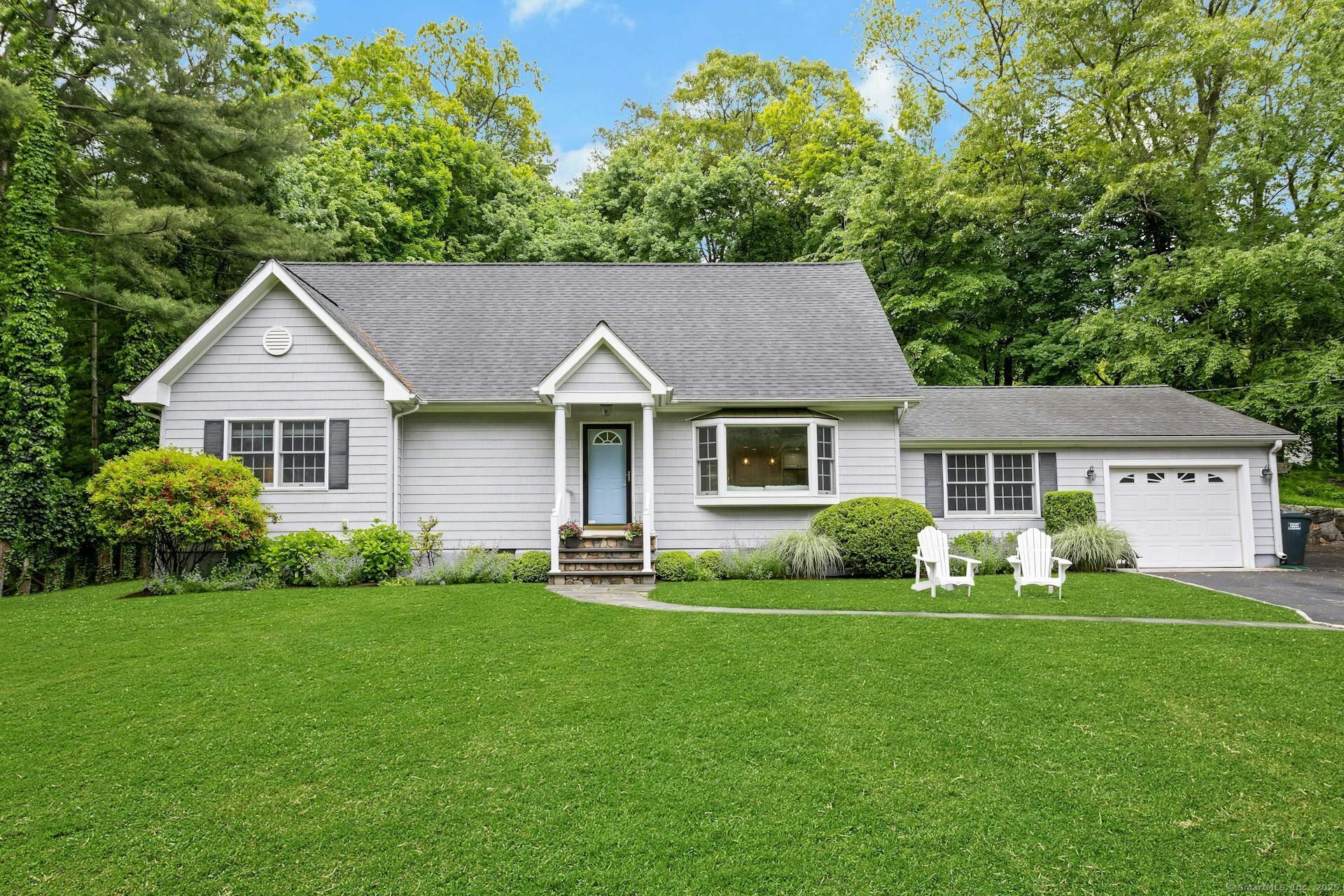 Queens Lane, Darien, Connecticut - 3 Bedrooms  
3 Bathrooms  
8 Rooms - 