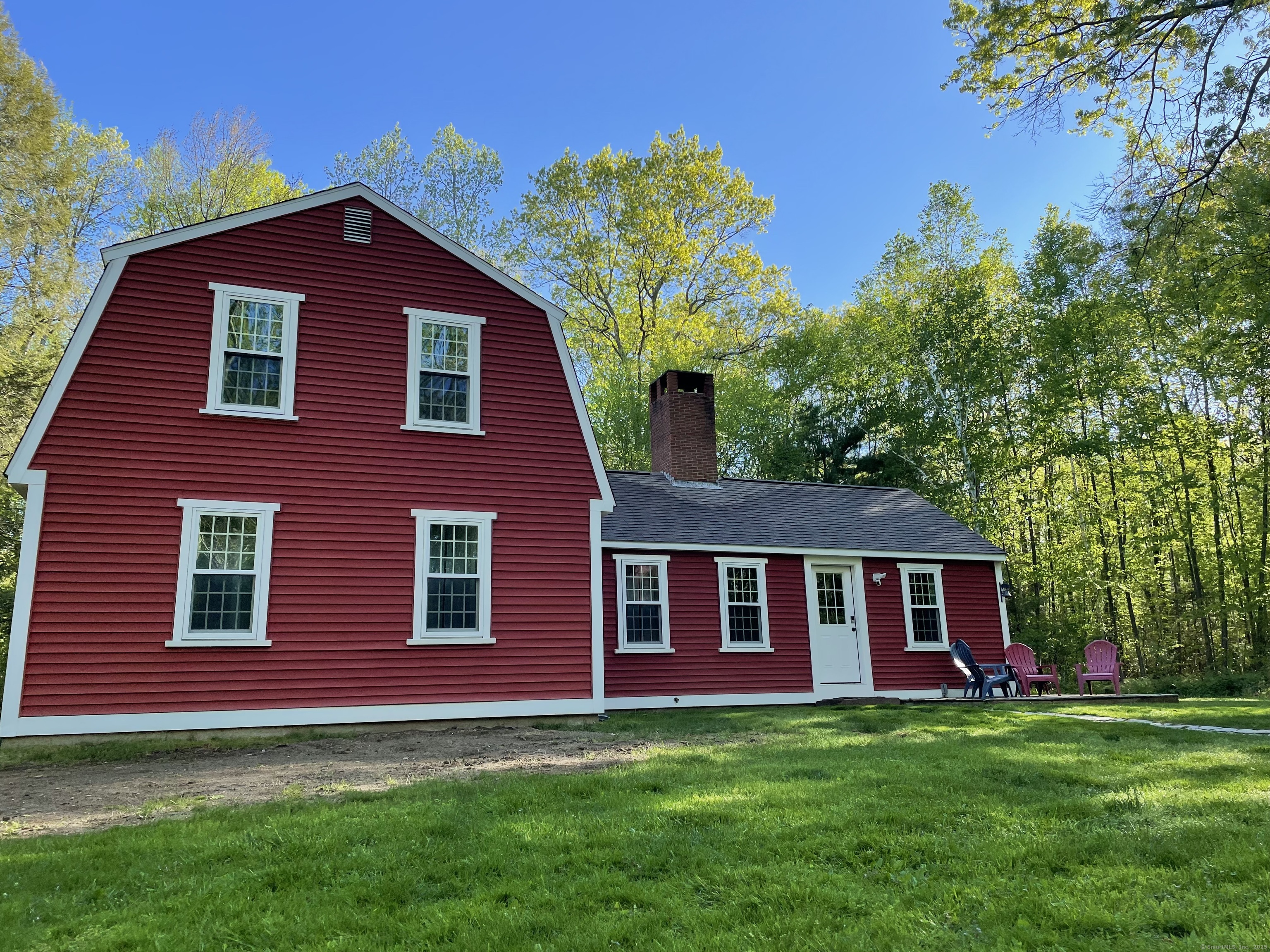Burbank Road, Ellington, Connecticut - 3 Bedrooms  
2 Bathrooms  
6 Rooms - 