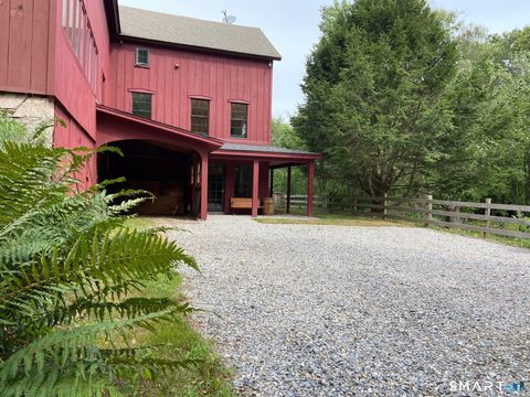 Homes For Rent - 95R Saybrook Road<br/> Middlesex County, Essex, CT 06426