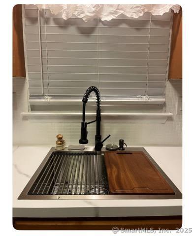 18 Colonial Drive APT A