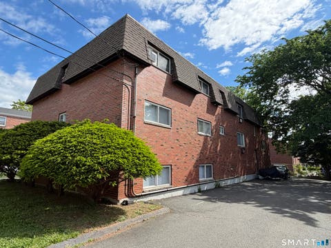 Apartment For Rent - 385 High Street<br/> Hartford County, New Britain, CT 06051