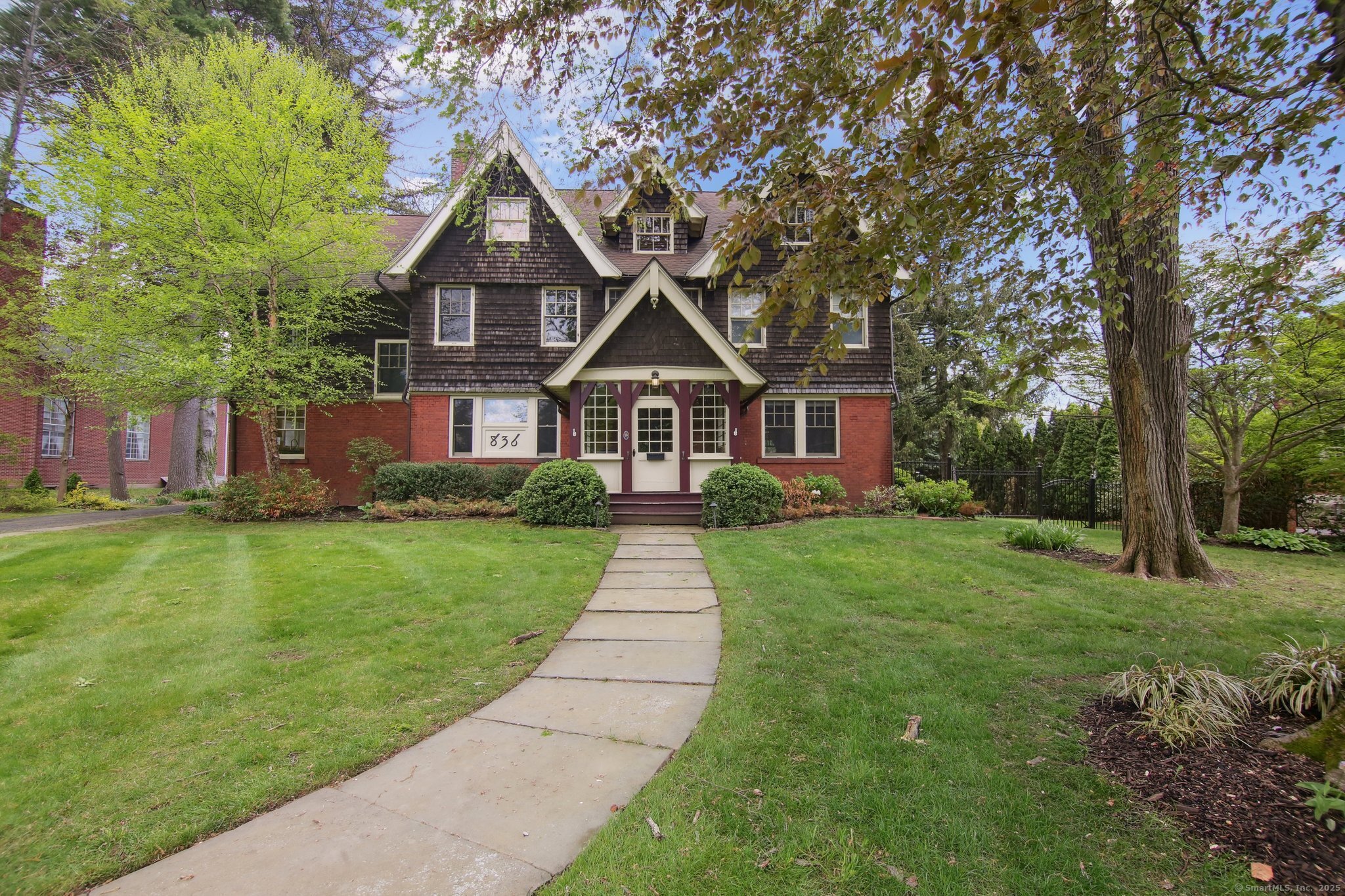 Property for Sale at Prospect Avenue, Hartford, Connecticut - Bedrooms: 6 
Bathrooms: 4.5 
Rooms: 14  - $799,900