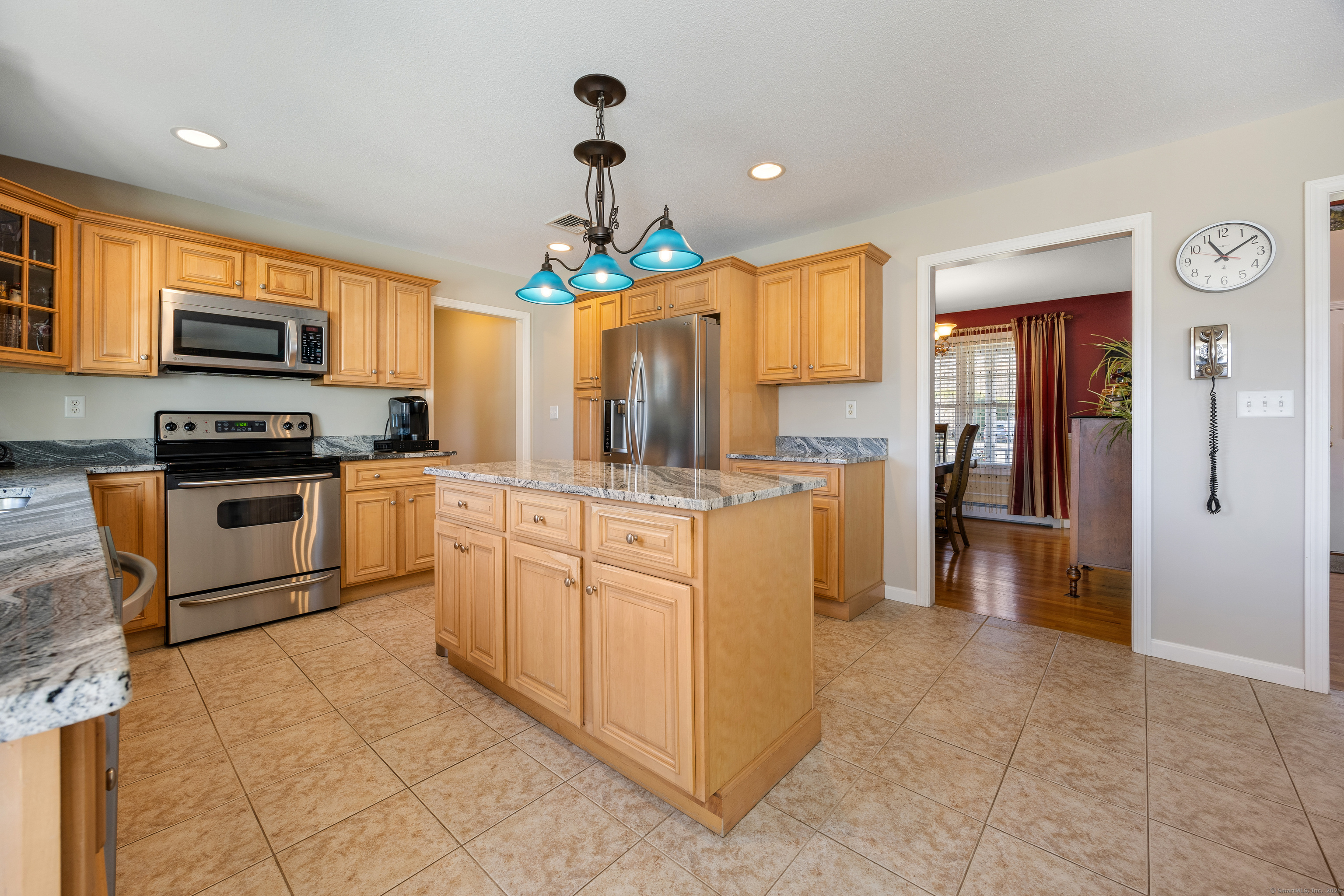585 Pleasant Street, Southington, Connecticut image 9