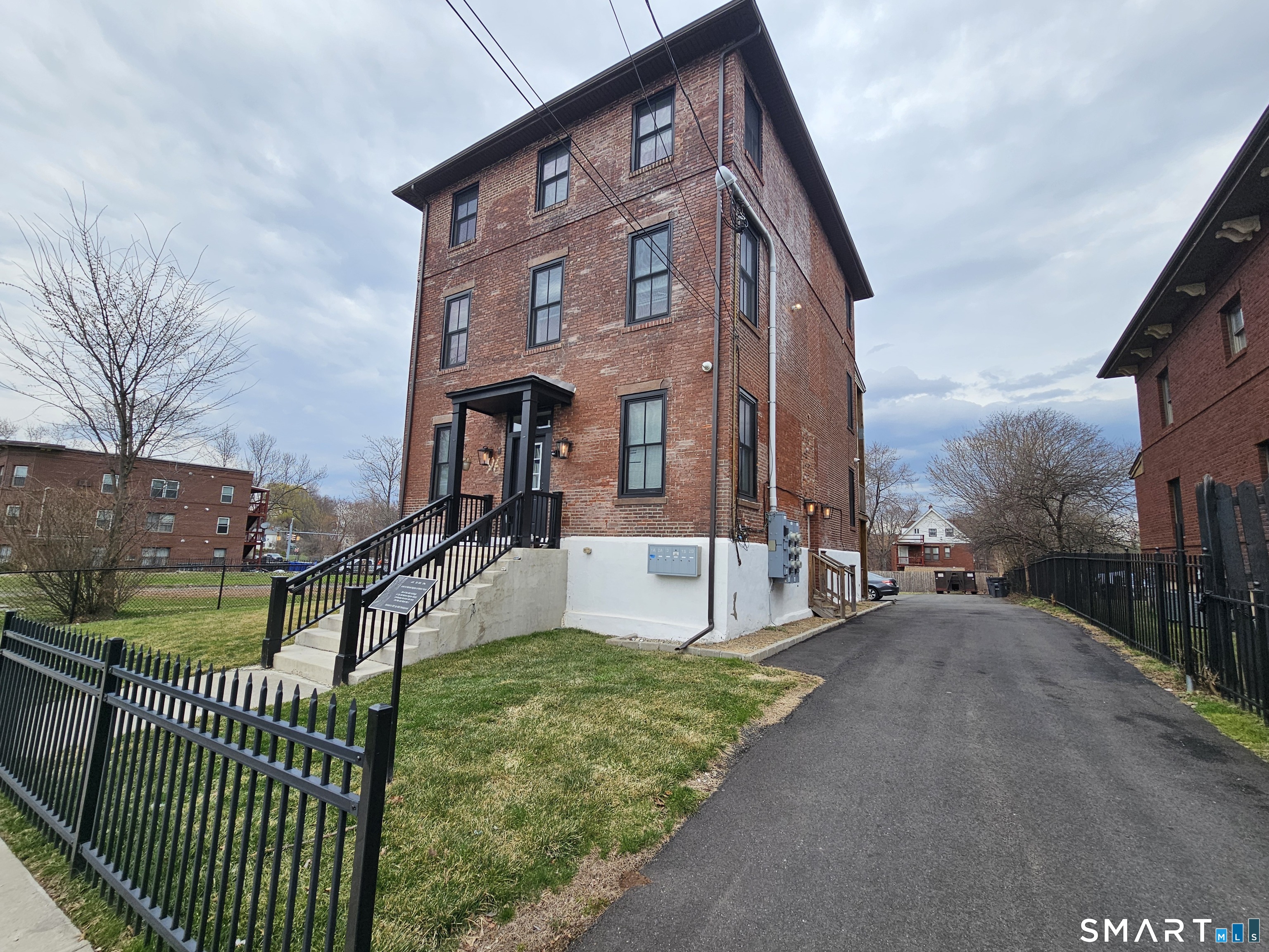 94-96 Edwards Street 2A