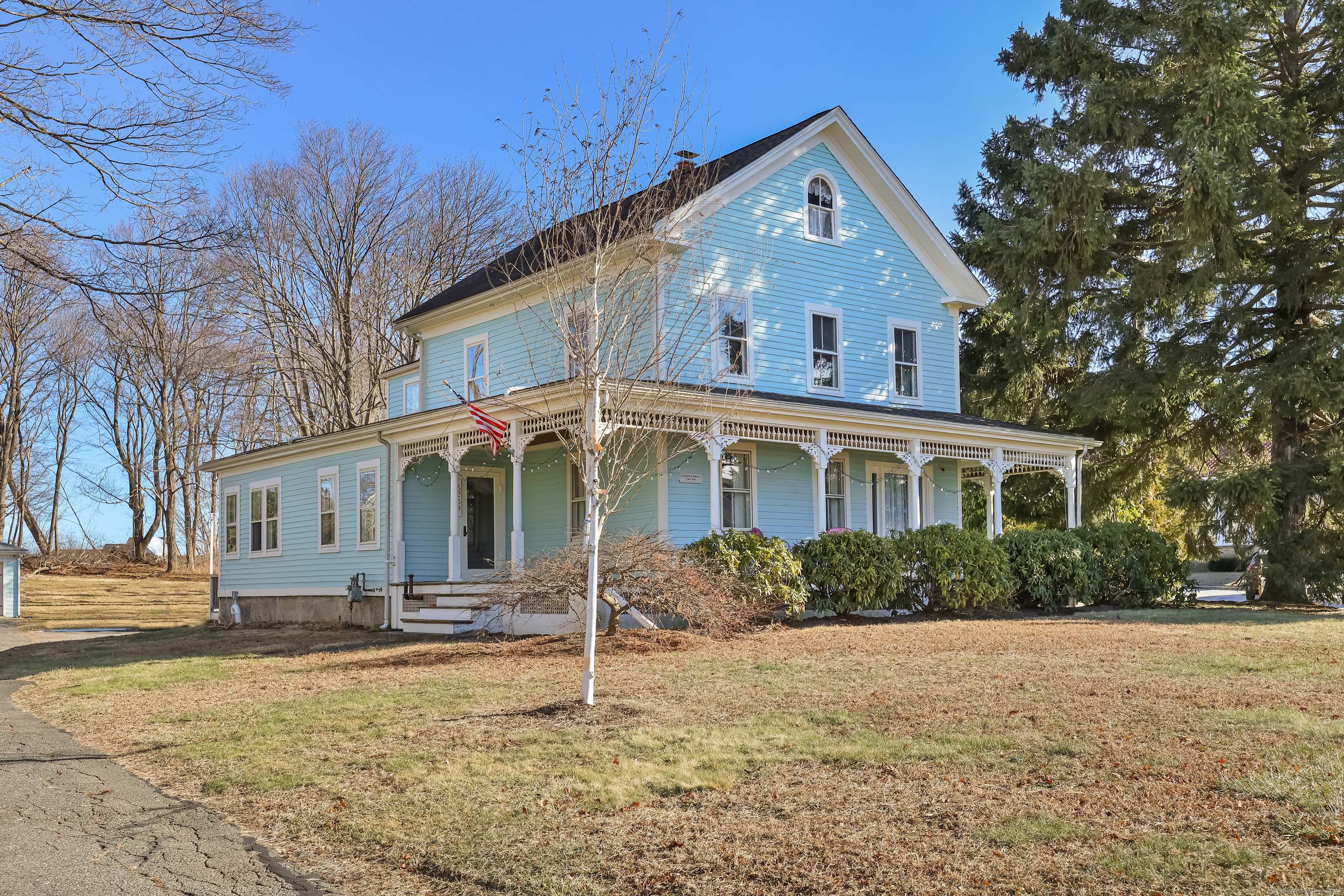 Main Street, Trumbull, Connecticut - 4 Bedrooms  
3 Bathrooms  
8 Rooms - 