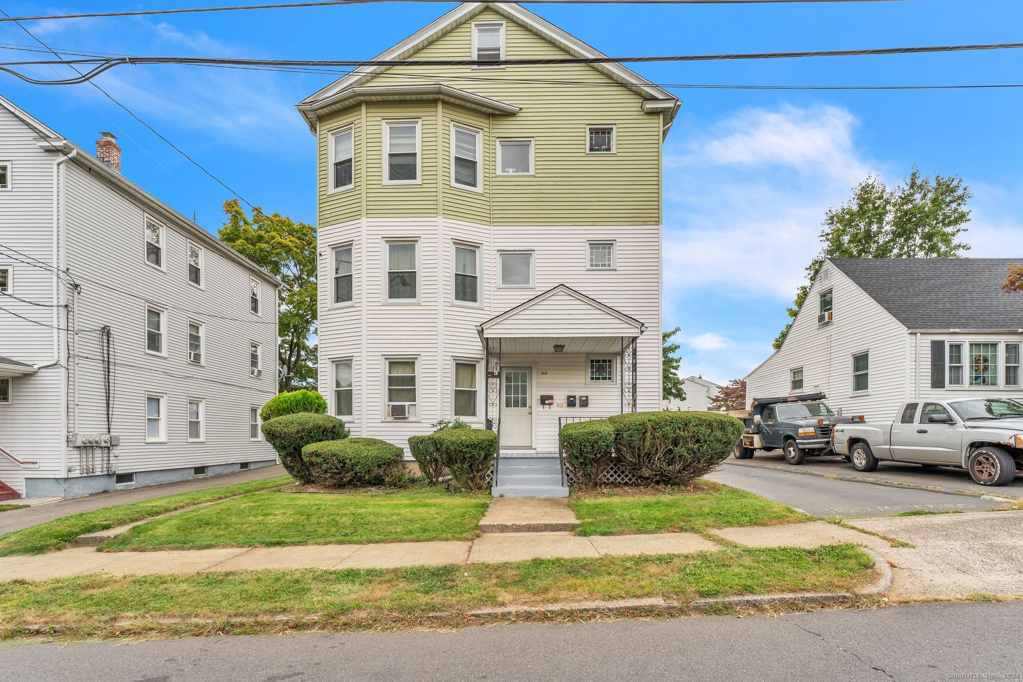 Miller Street, New Britain, Connecticut - 6 Bedrooms  
3 Bathrooms  
12 Rooms - 