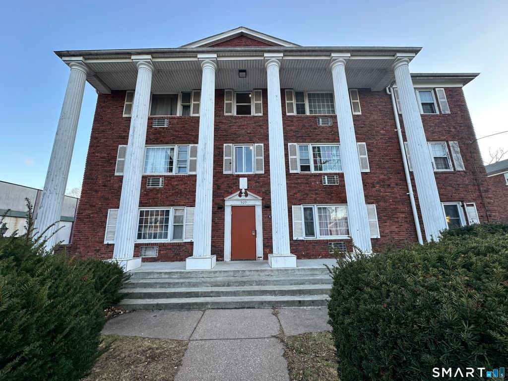 Photo of 509 Burnside Avenue #APT C14, East Hartford, CT 06108 (MLS # 24149467)