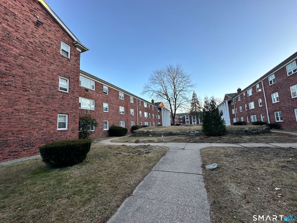 Photo of 509 Burnside Avenue #APT C14, East Hartford, CT 06108 (MLS # 24149467)