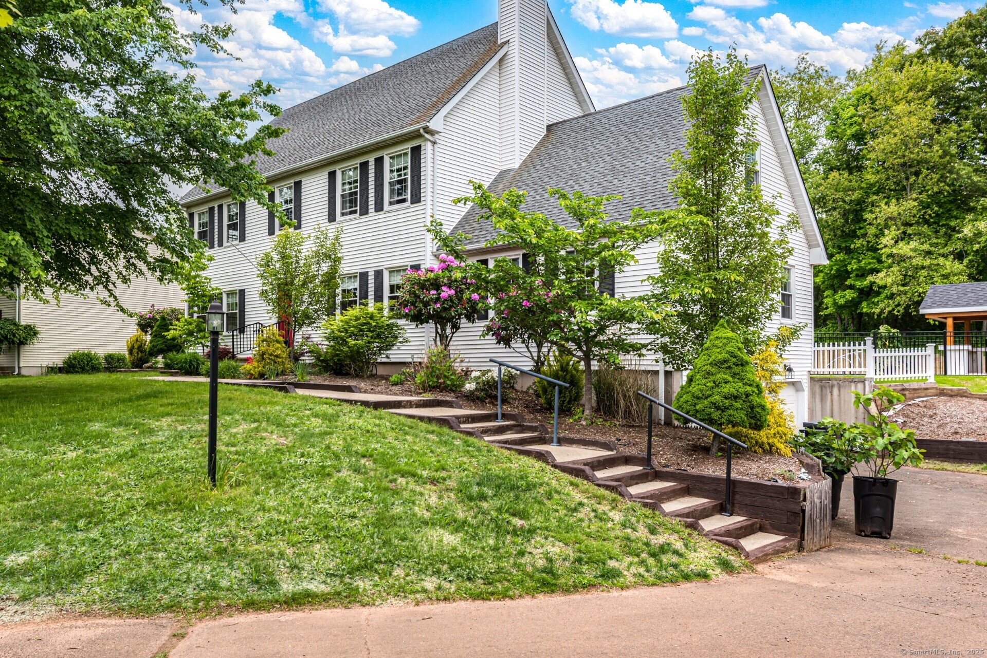 Property for Sale at Harvard Court, Middletown, Connecticut - Bedrooms: 4 
Bathrooms: 3 
Rooms: 8  - $569,000