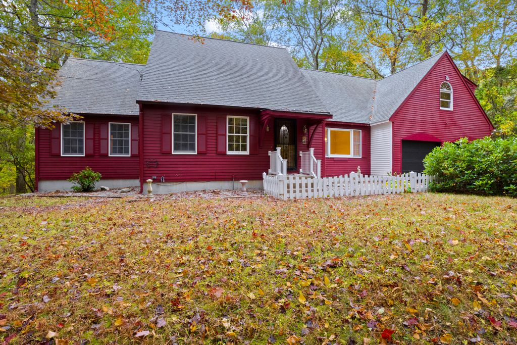 Photo of 698 Brayman Hollow Road, Pomfret, CT 06259 (MLS # 24132841)