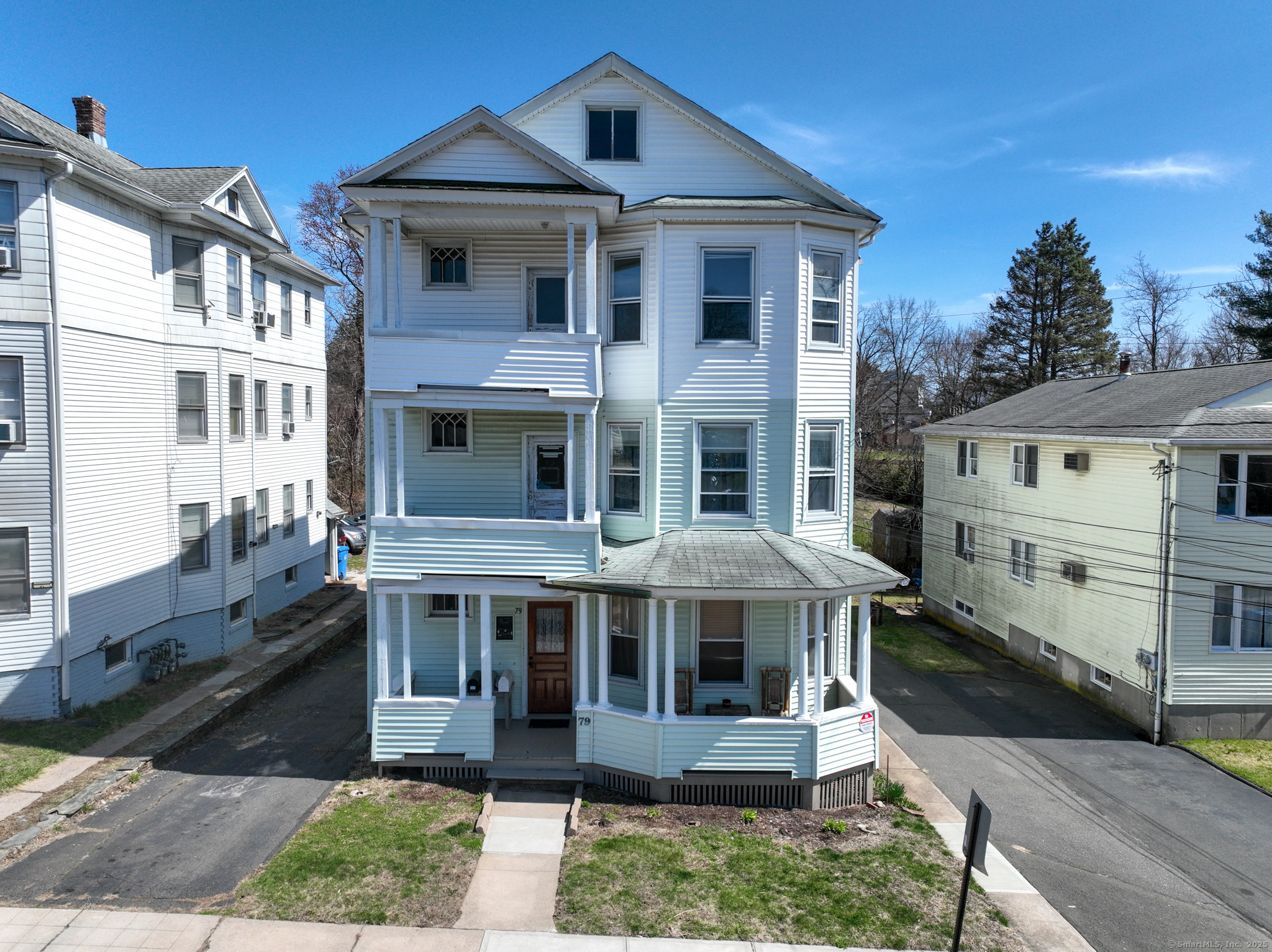Albany Avenue, New Britain, Connecticut - 6 Bedrooms  
3 Bathrooms  
12 Rooms - 
