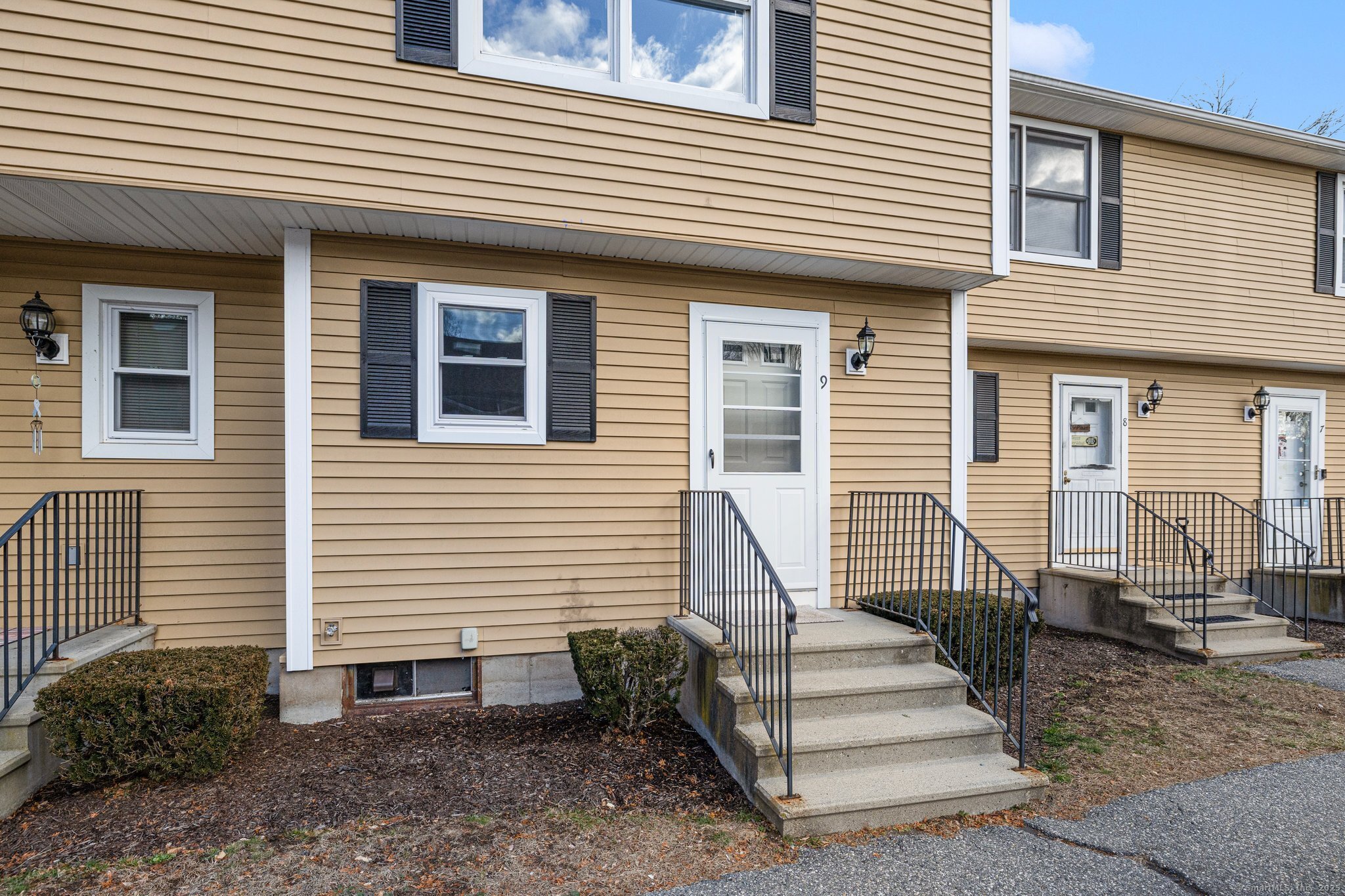 S Main Street Apt 9, Griswold, Connecticut - 2 Bedrooms  
2 Bathrooms  
4 Rooms - 