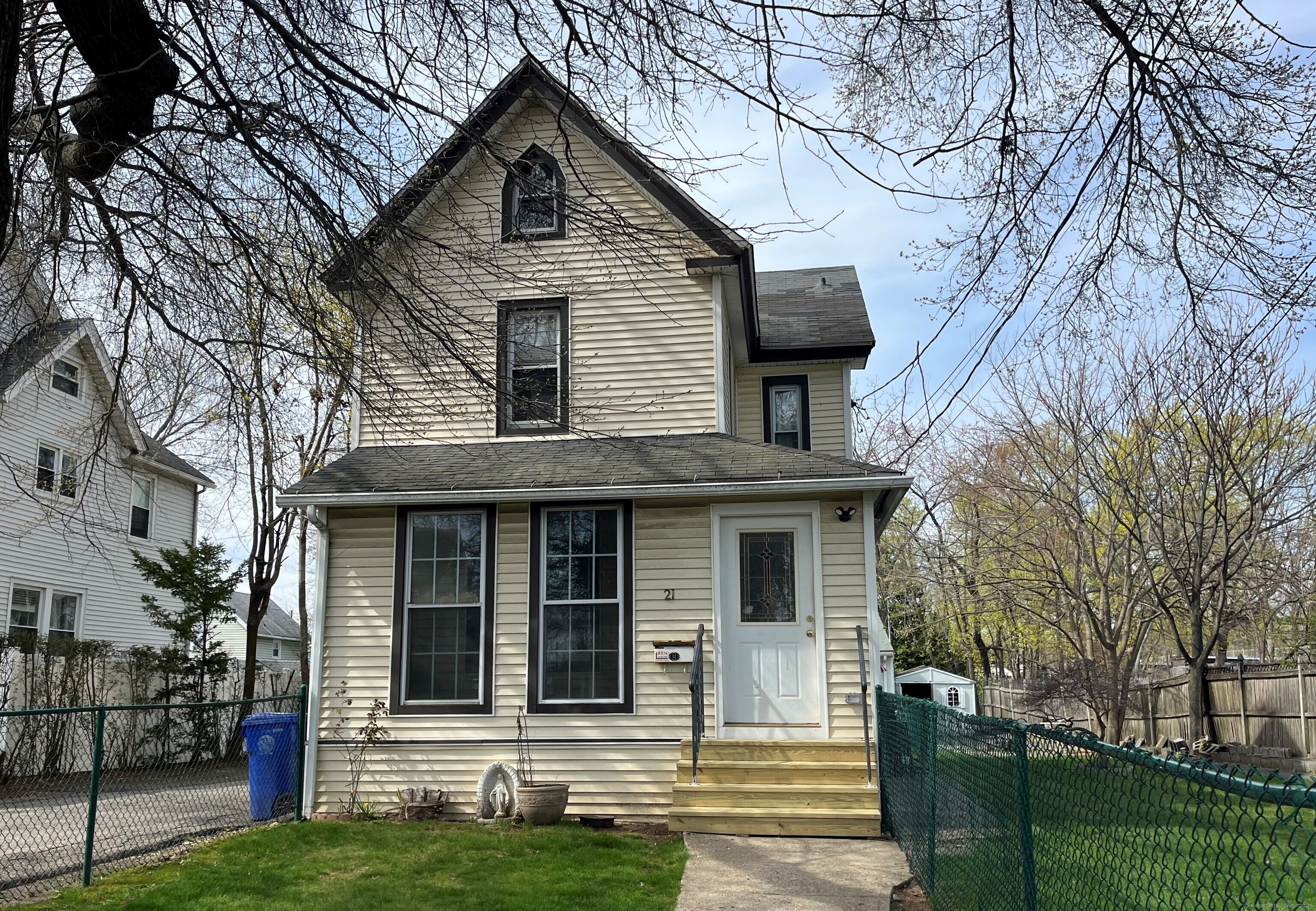 St John Street, Norwalk, Connecticut - 3 Bedrooms  
2 Bathrooms  
6 Rooms - 