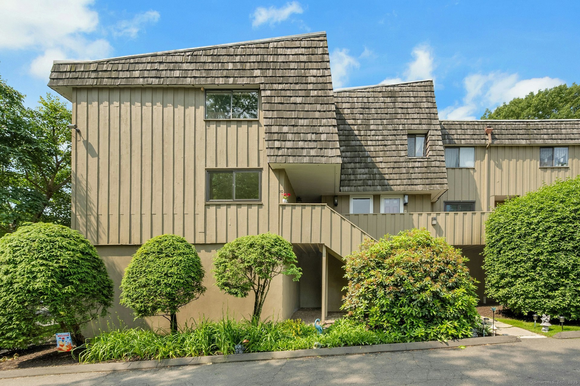 Property for Sale at Ledgebrook Drive 20, Norwalk, Connecticut - Bedrooms: 3 
Bathrooms: 2 
Rooms: 6  - $649,000